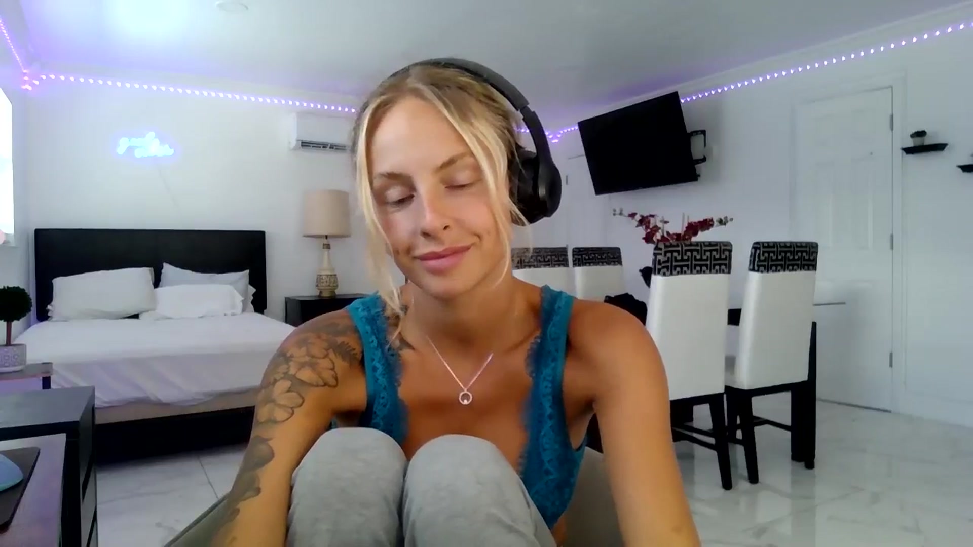 Gallery image thumbnail from Wet_Princess's myfreecams stream on, 05/27/2024, 19:06 image 18 of 20