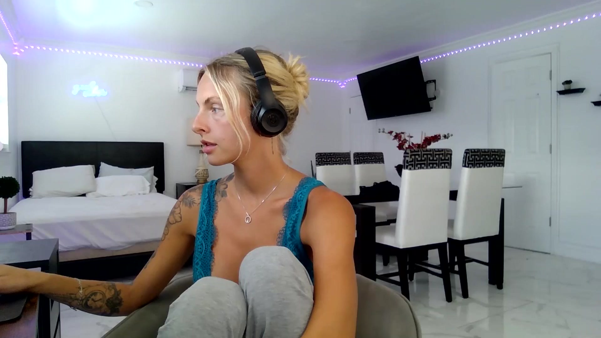 Gallery image thumbnail from Wet_Princess's myfreecams stream on, 05/27/2024, 19:06 image 10 of 20