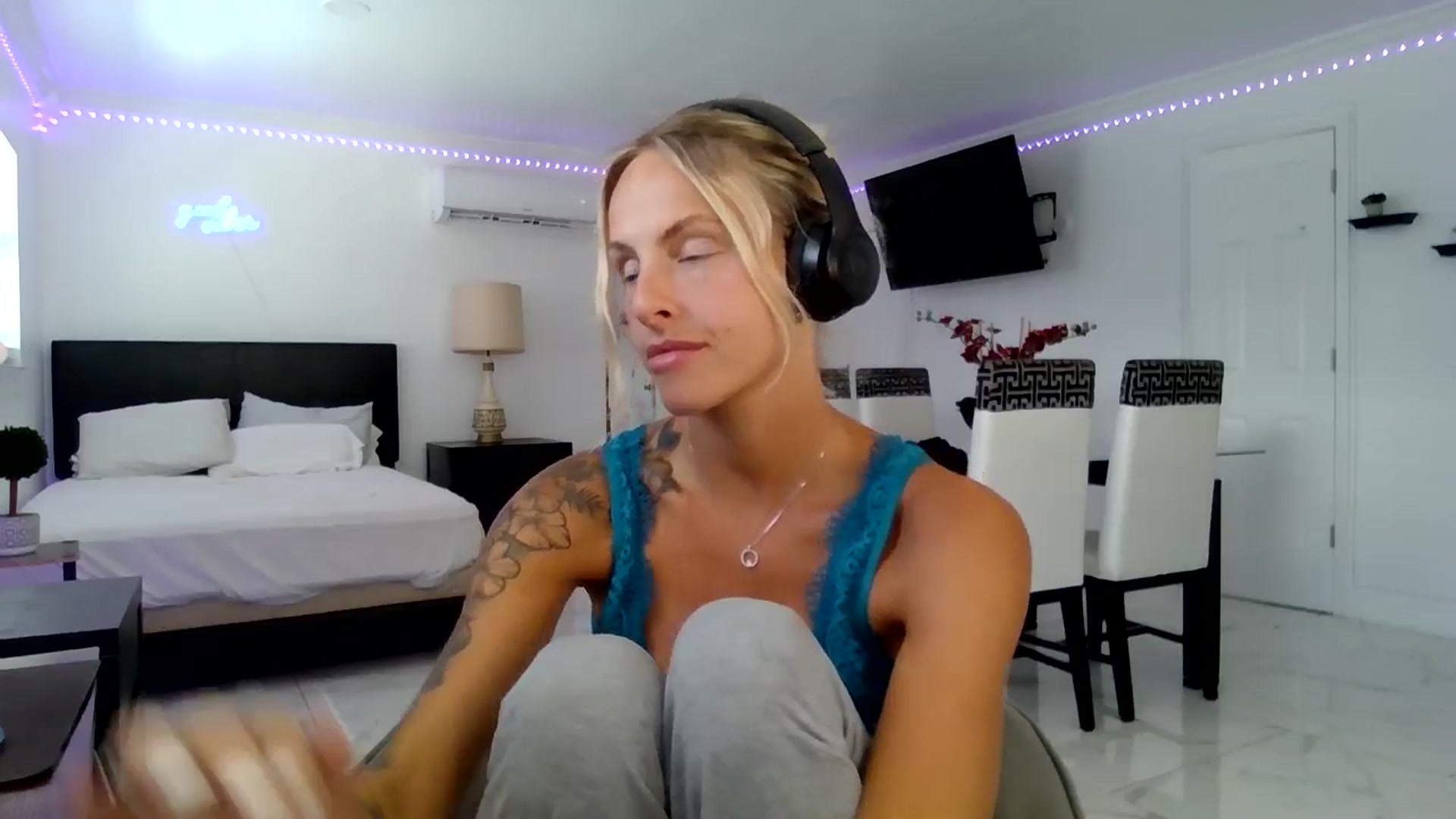 Gallery image thumbnail from Wet_Princess's myfreecams stream on, 05/27/2024, 19:06 image 9 of 20