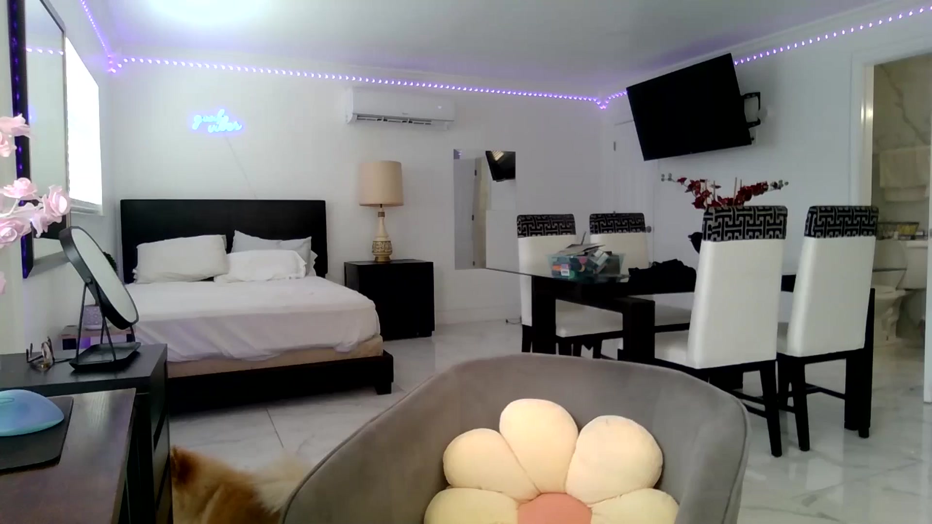 Gallery image thumbnail from Wet_Princess's myfreecams stream on, 05/28/2024, 15:54 image 10 of 20