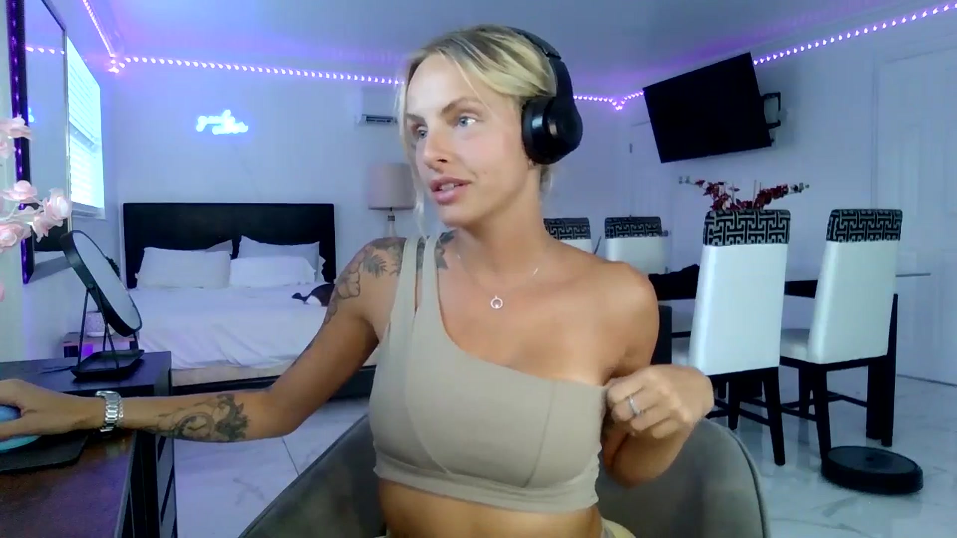 Gallery image thumbnail from Wet_Princess's myfreecams stream on, 05/28/2024, 23:11 image 2 of 20