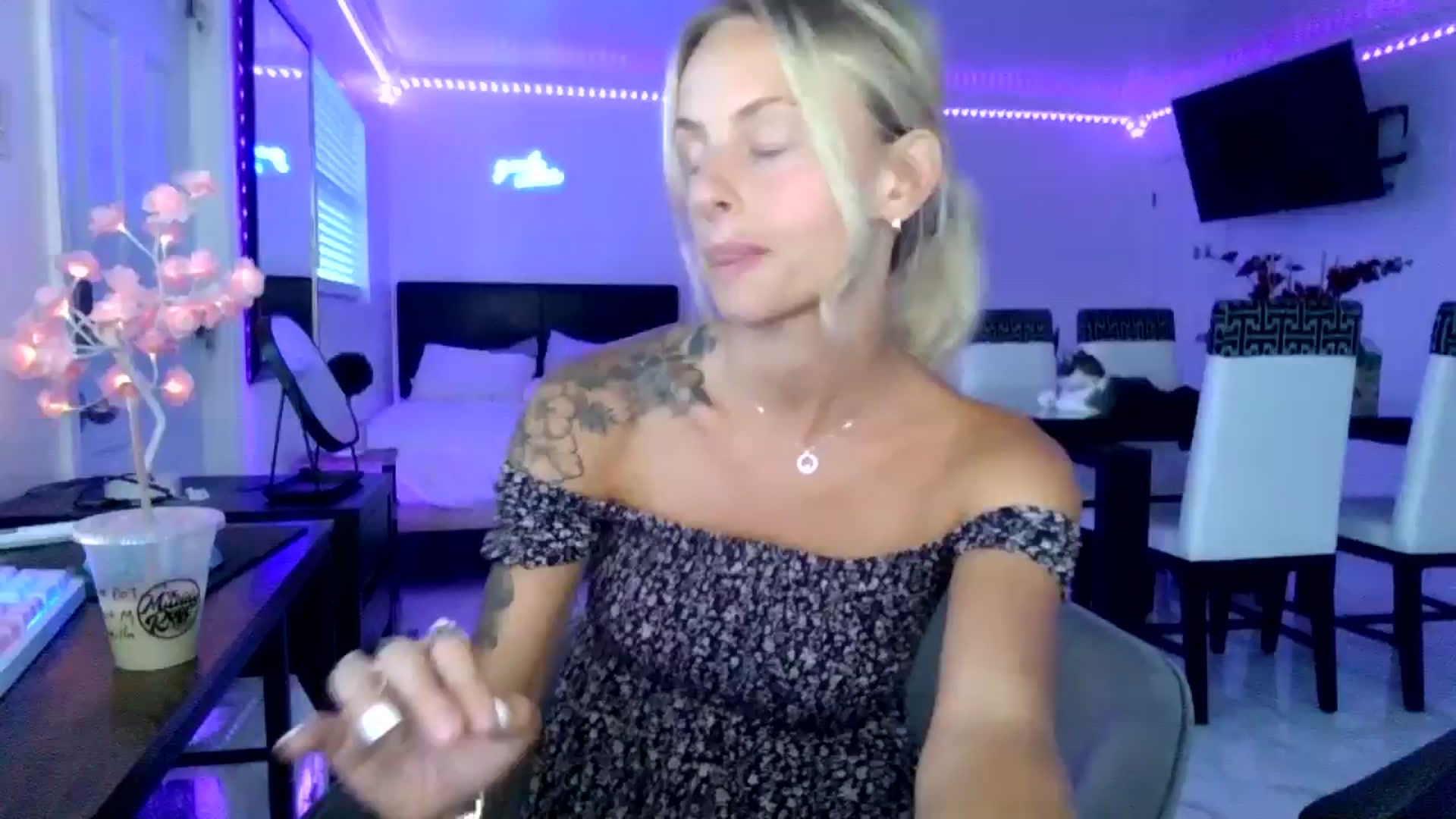 Gallery image thumbnail from Wet_Princess's myfreecams stream on, 05/30/2024, 24:31 image 12 of 20