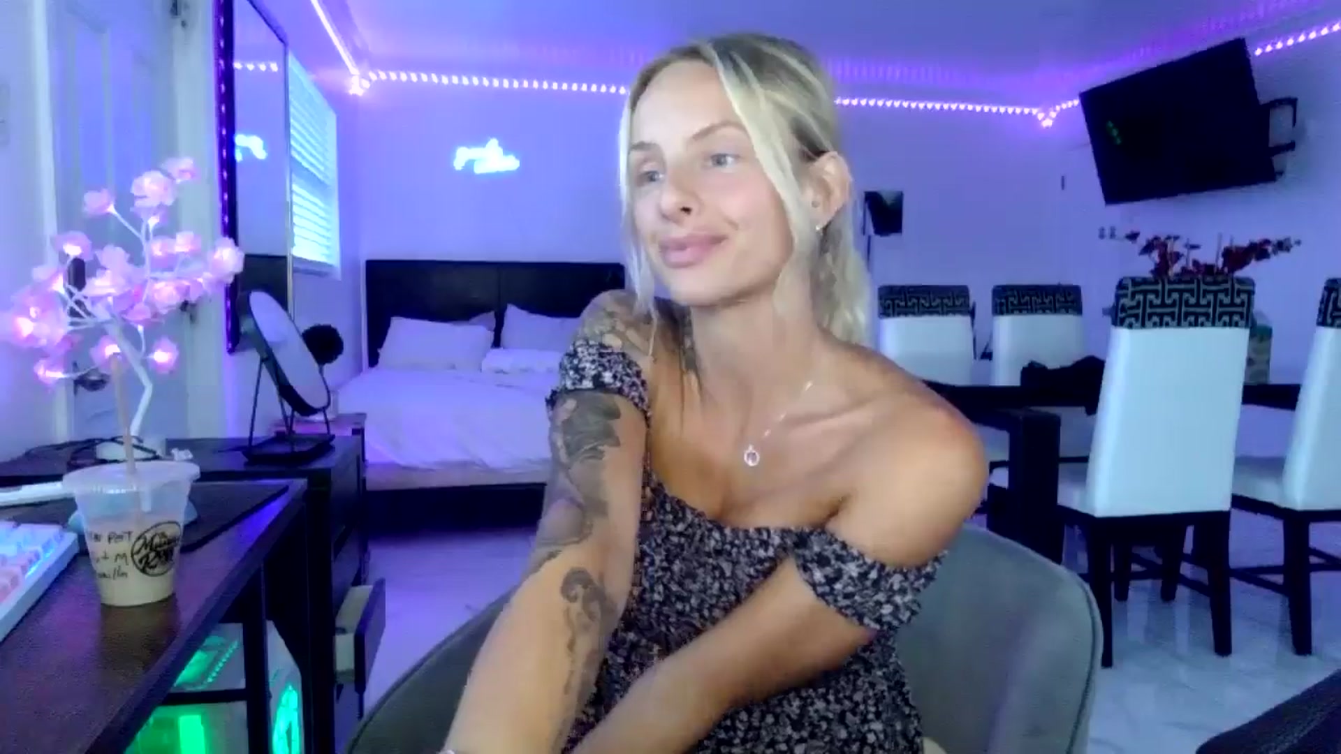 Gallery image thumbnail from Wet_Princess's myfreecams stream on, 05/30/2024, 24:31 image 8 of 20