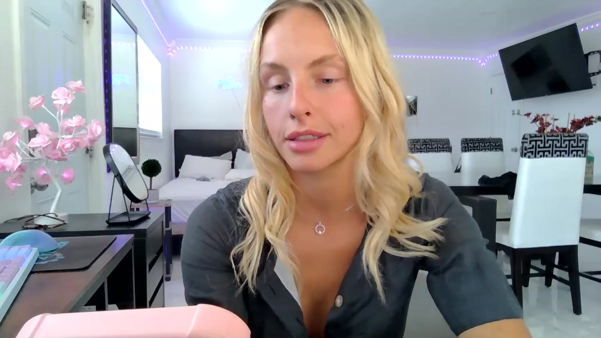 Gallery image thumbnail from Wet_Princess's myfreecams stream on, 05/30/2024, 16:23 image 12 of 20