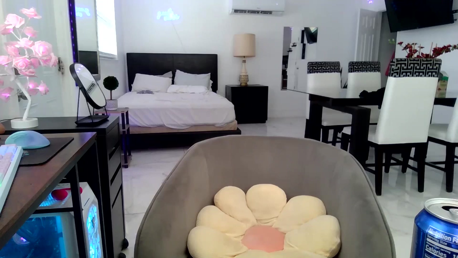 Gallery image thumbnail from Wet_Princess's myfreecams stream on, 05/31/2024, 19:04 image 19 of 20