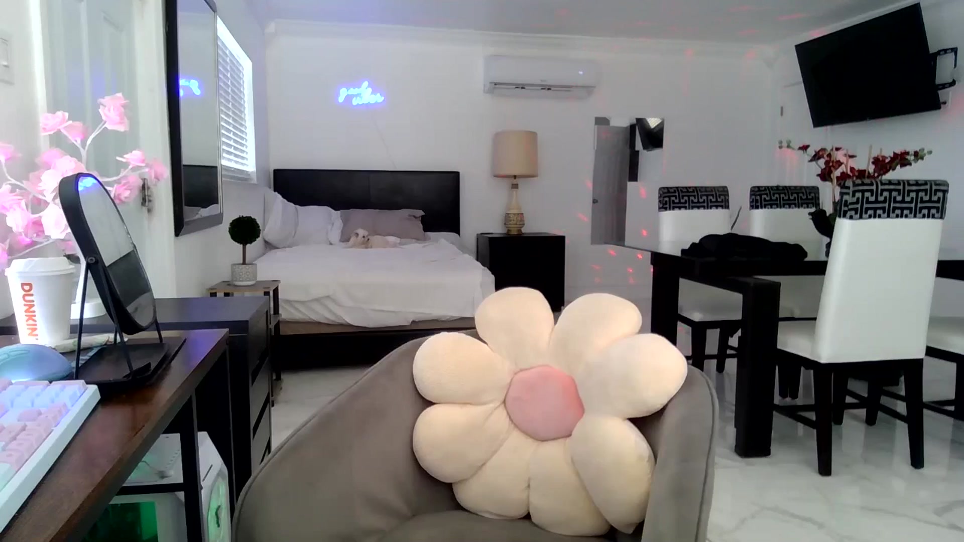 Gallery image thumbnail from Wet_Princess's myfreecams stream on, 06/03/2024, 18:53 image 16 of 20