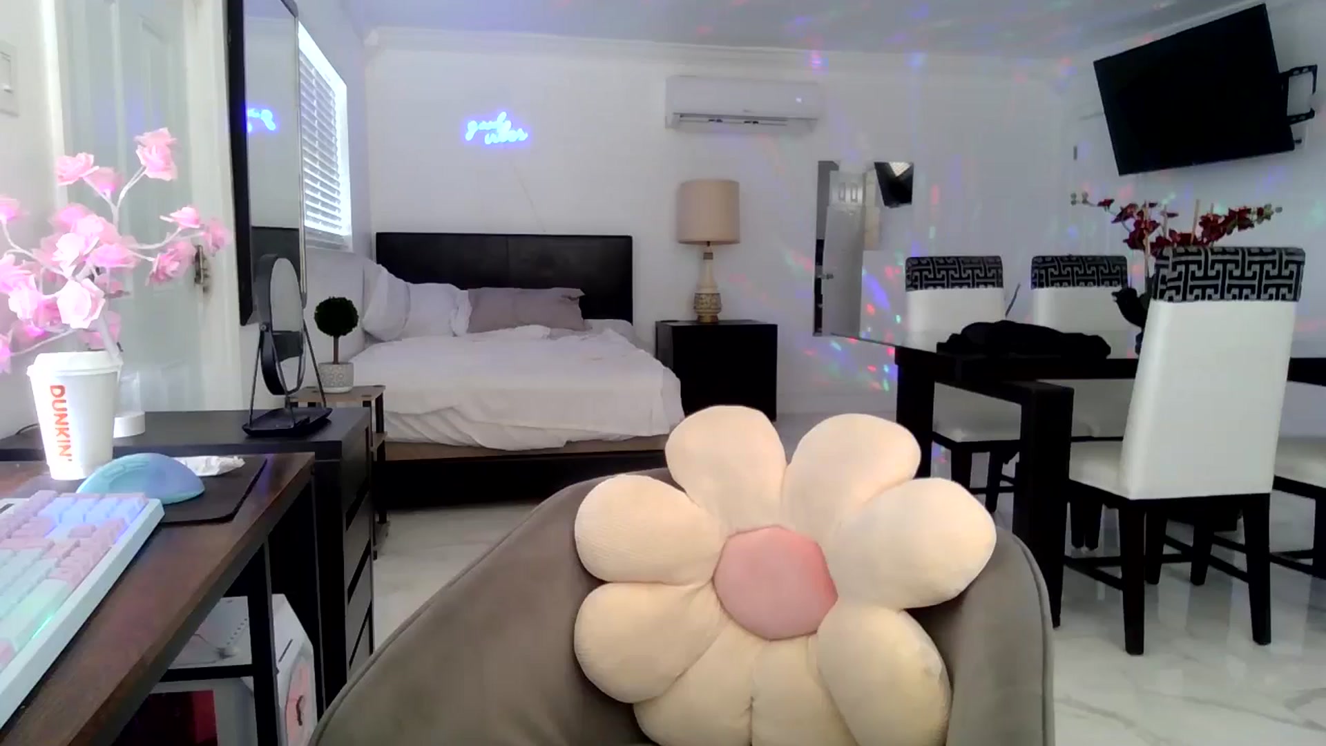 Gallery image thumbnail from Wet_Princess's myfreecams stream on, 06/03/2024, 18:53 image 10 of 20