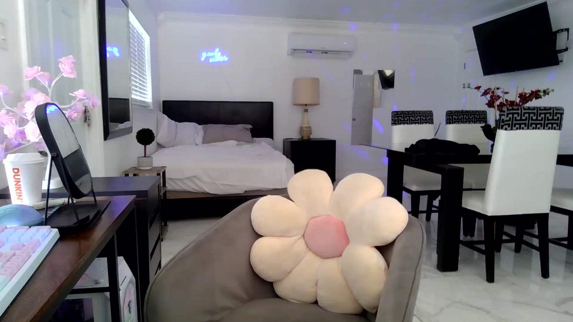 Gallery image thumbnail from Wet_Princess's myfreecams stream on, 06/03/2024, 18:53 image 19 of 20