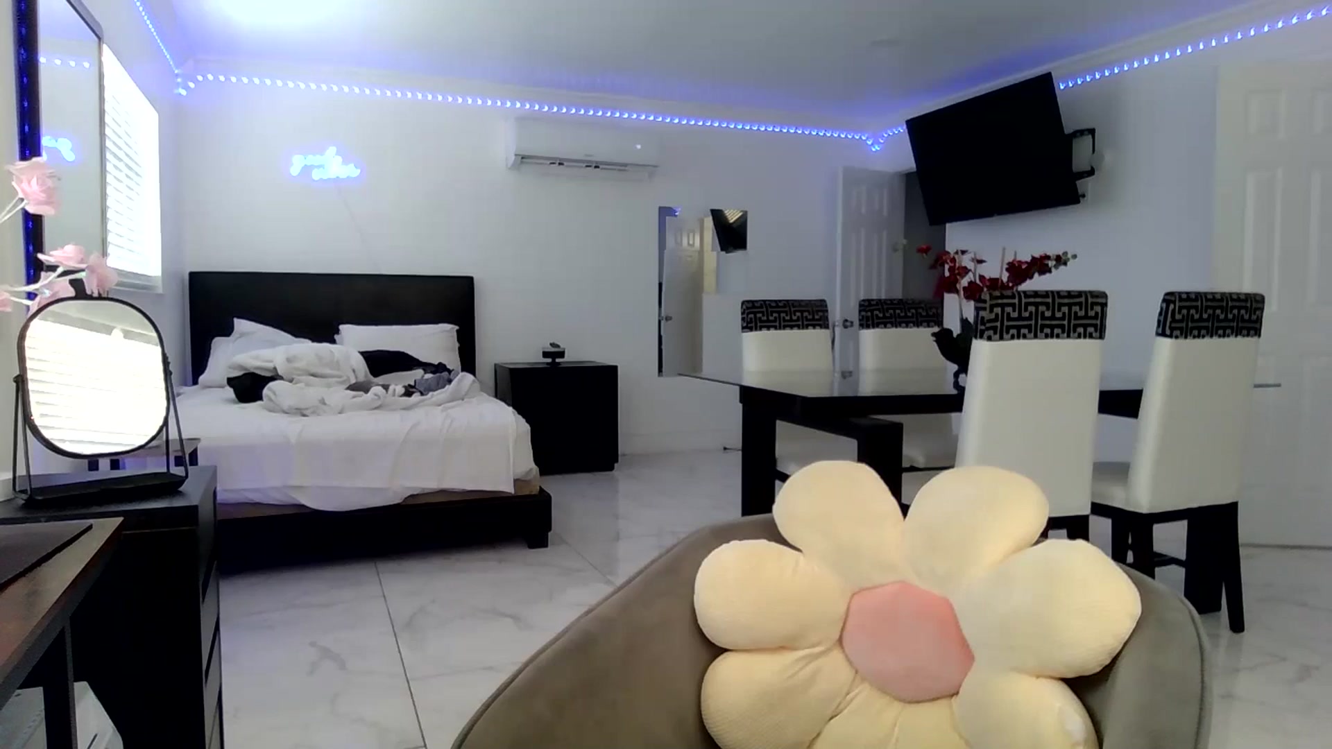 Gallery image thumbnail from Wet_Princess's myfreecams stream on, 06/06/2024, 17:05 image 15 of 20