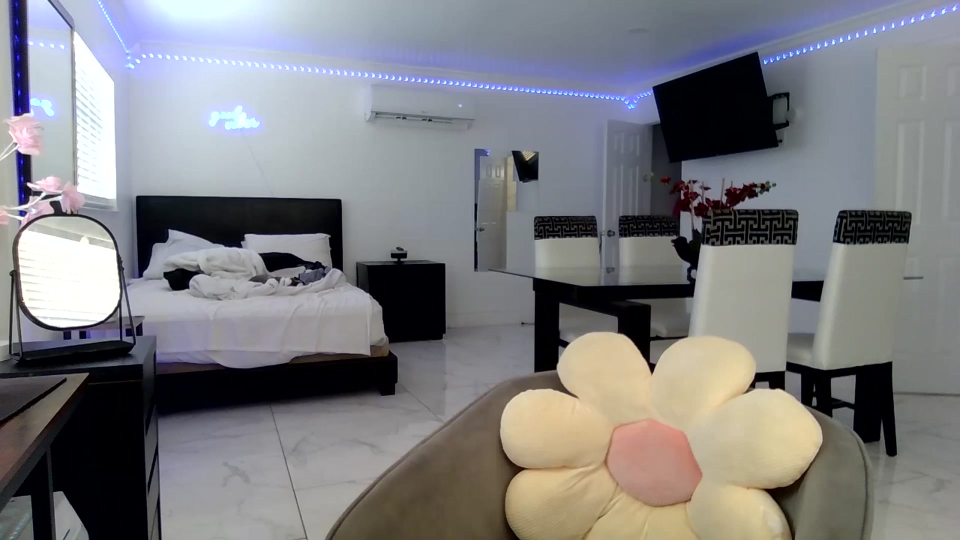 Gallery image thumbnail from Wet_Princess's myfreecams stream on, 06/06/2024, 17:05 image 14 of 20
