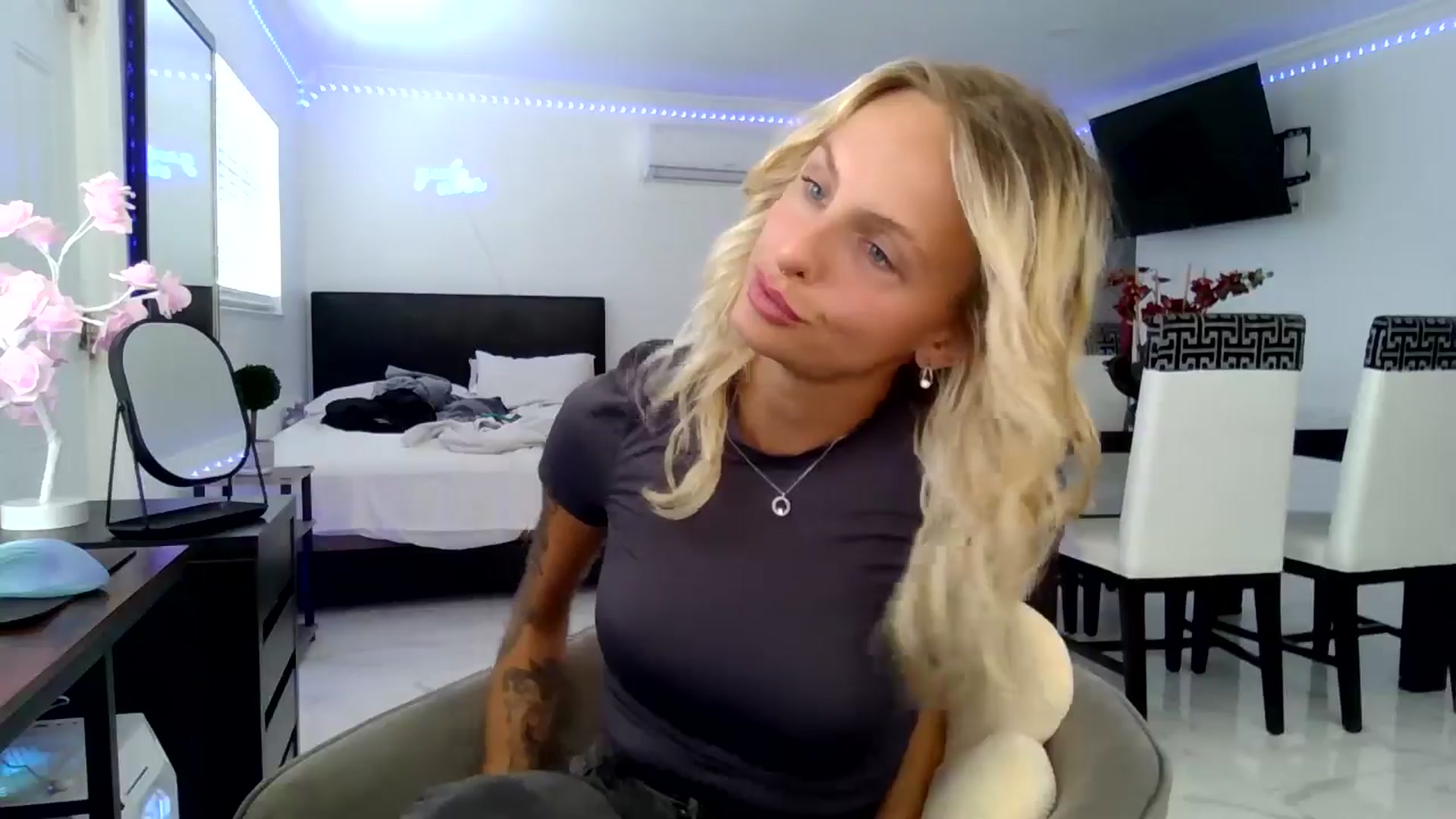Gallery image thumbnail from Wet_Princess's myfreecams stream on, 06/07/2024, 17:21 image 10 of 20