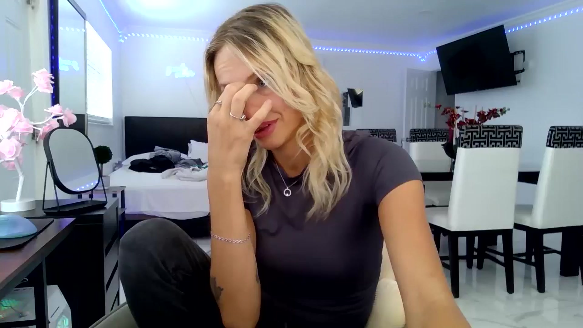 Gallery image thumbnail from Wet_Princess's myfreecams stream on, 06/07/2024, 17:21 image 18 of 20
