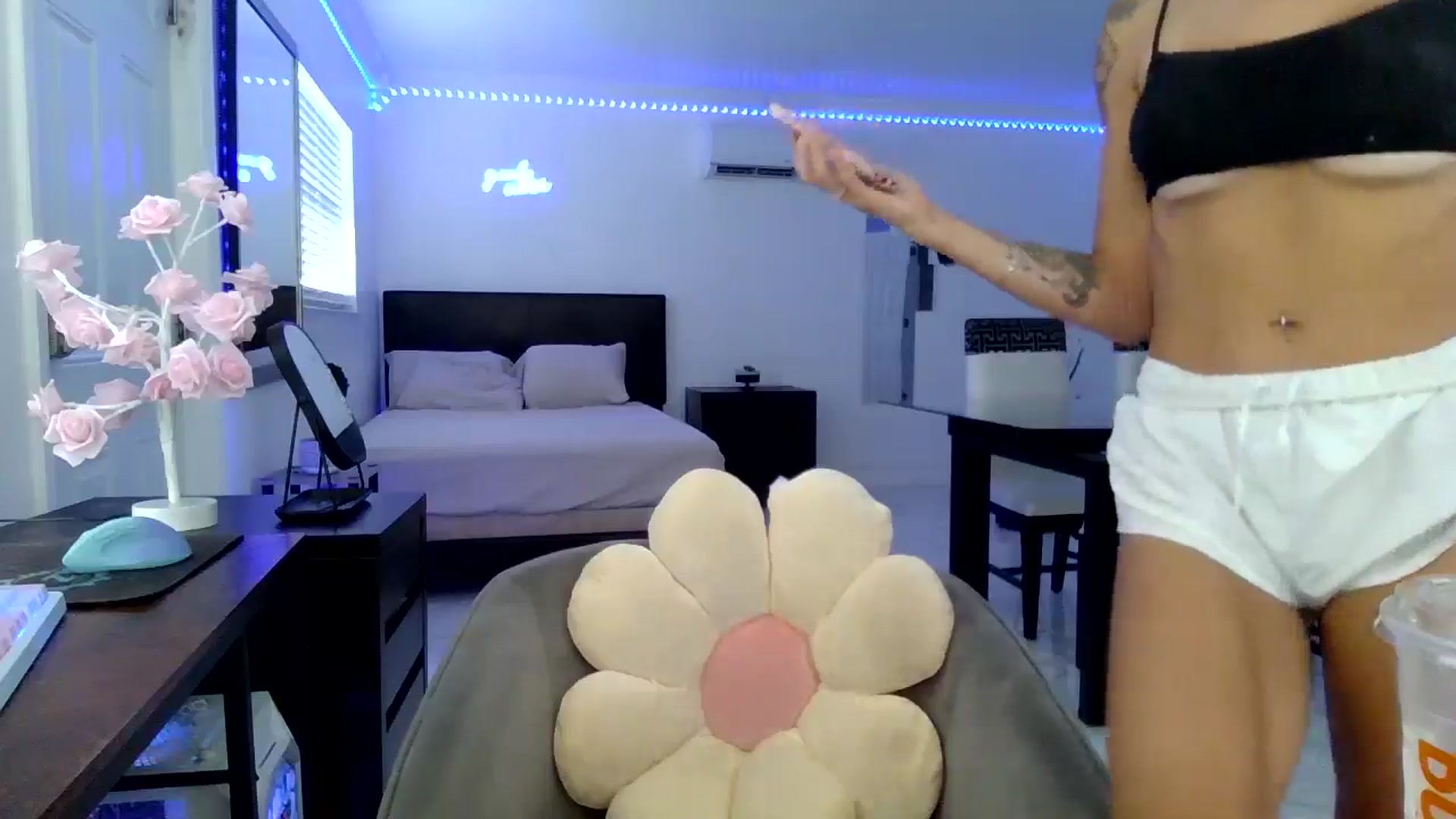 Gallery image thumbnail from Wet_Princess's myfreecams stream on, 06/19/2024, 17:48 image 2 of 20
