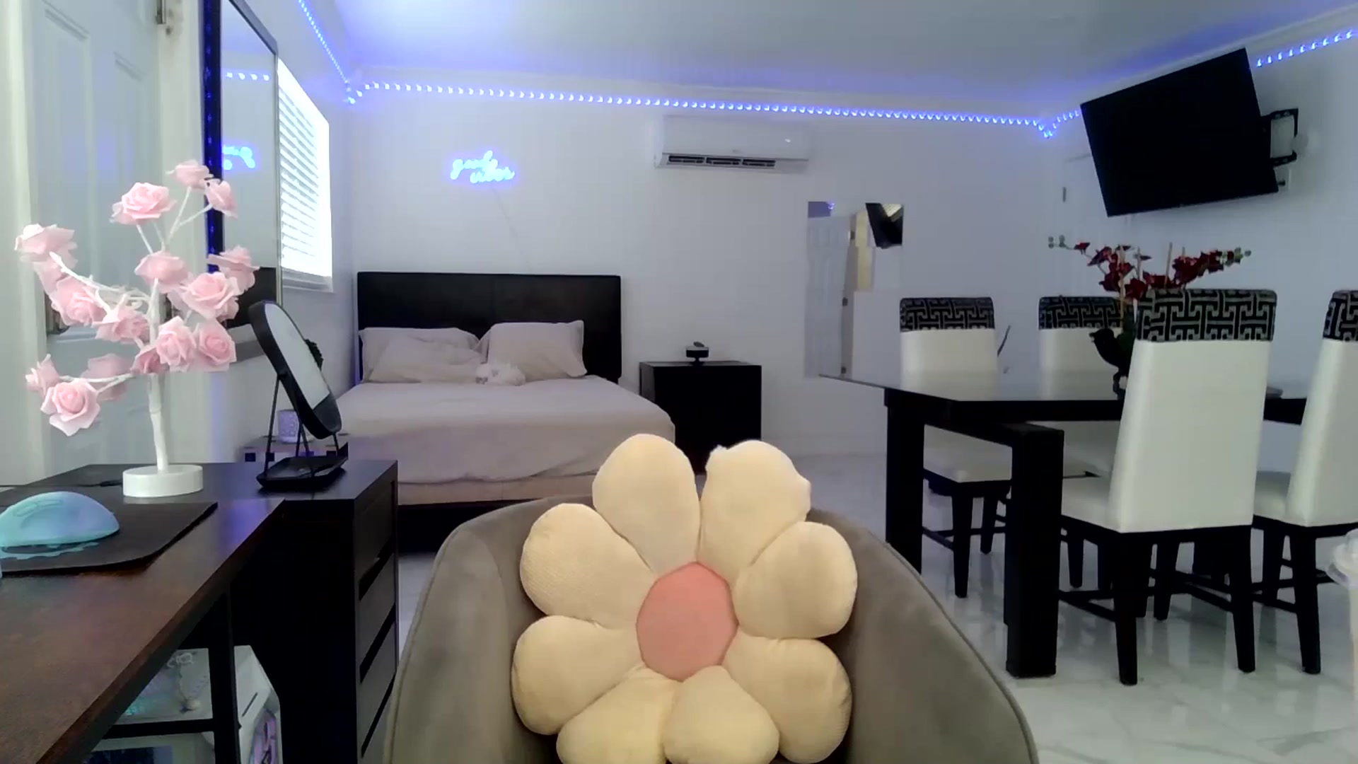 Gallery image thumbnail from Wet_Princess's myfreecams stream on, 06/19/2024, 17:48 image 20 of 20