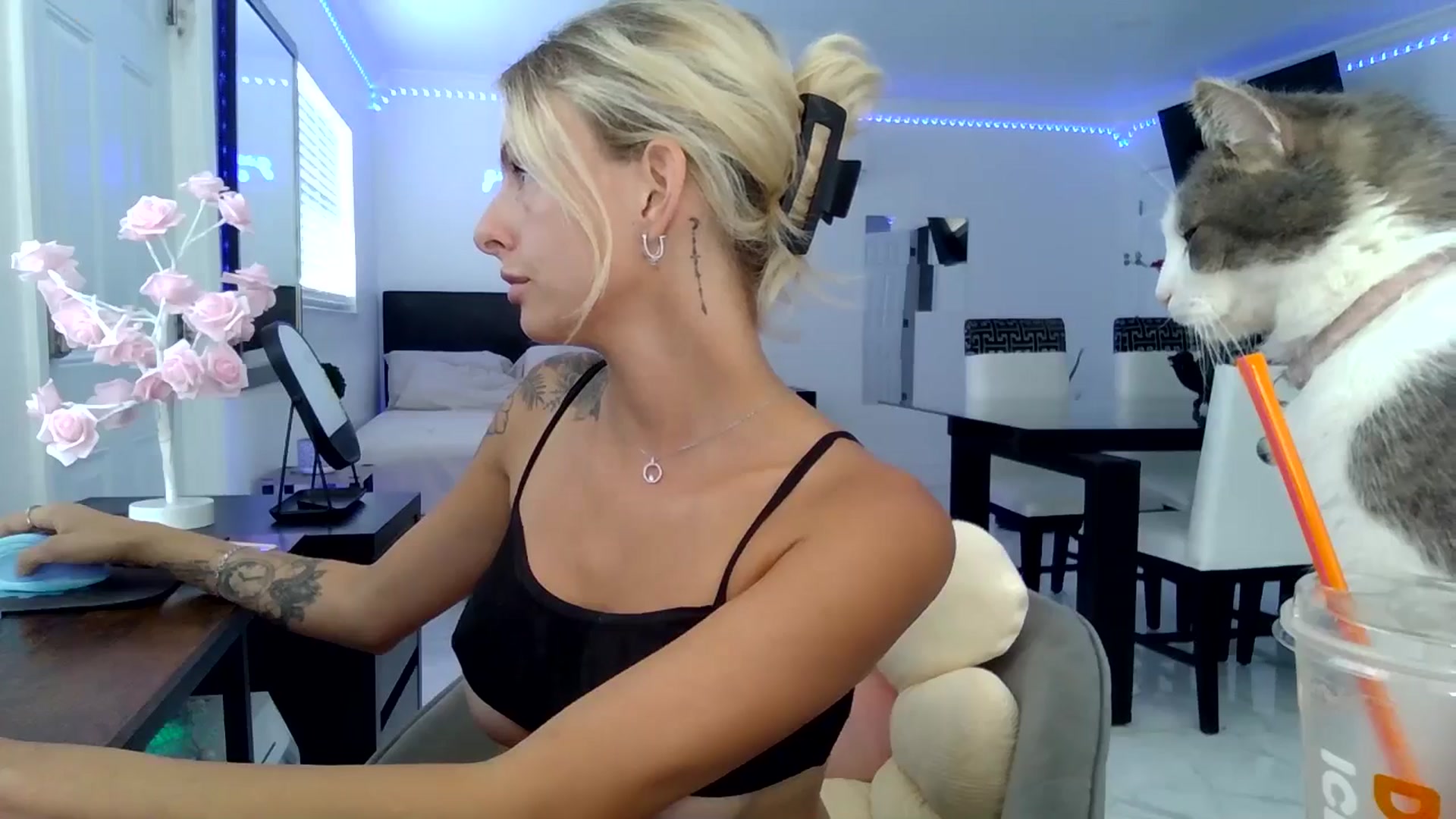 Gallery image thumbnail from Wet_Princess's myfreecams stream on, 06/19/2024, 18:29 image 8 of 20