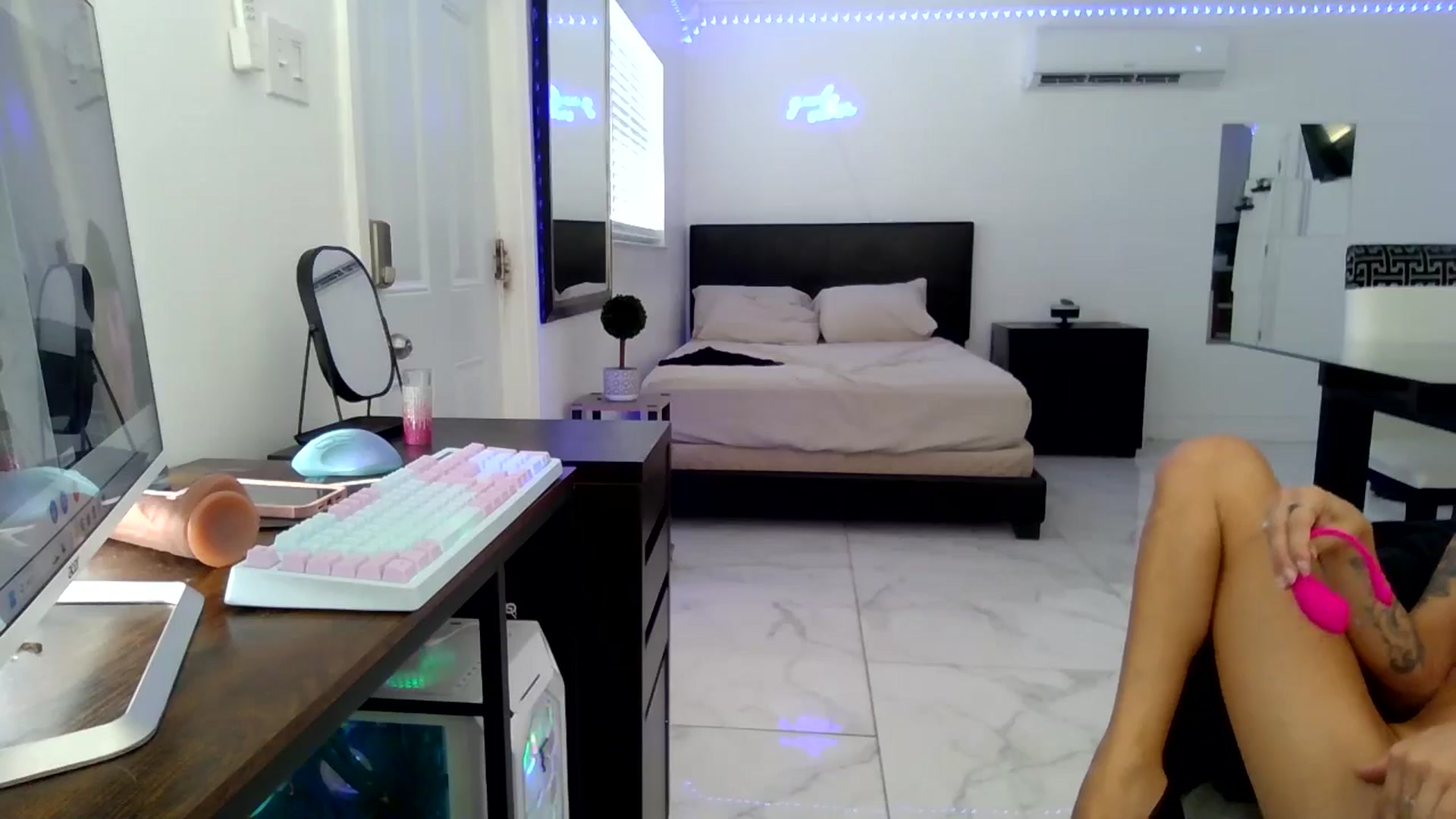 Gallery image thumbnail from Wet_Princess's myfreecams stream on, 06/20/2024, 19:11 image 12 of 20