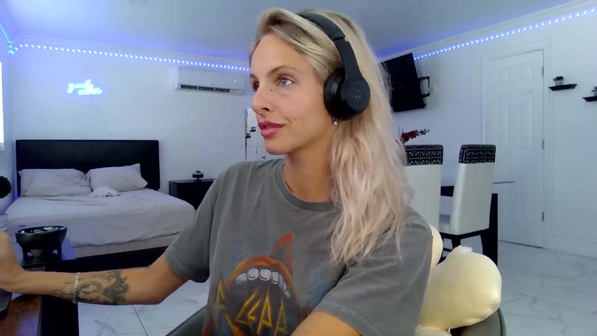 Gallery image thumbnail from Wet_Princess's myfreecams stream on, 06/20/2024, 21:23 image 13 of 20