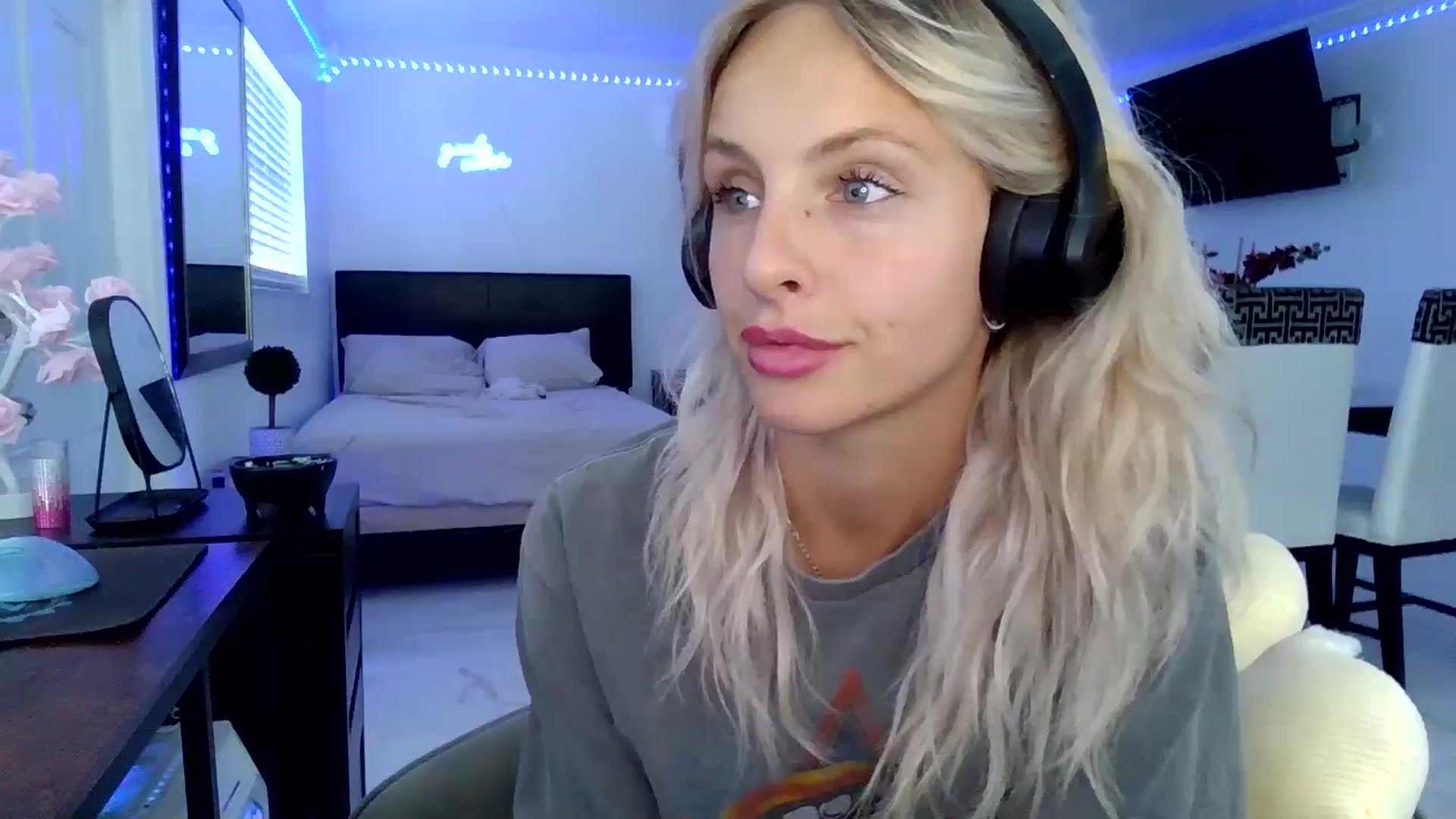 Gallery image thumbnail from Wet_Princess's myfreecams stream on, 06/20/2024, 21:23 image 2 of 20