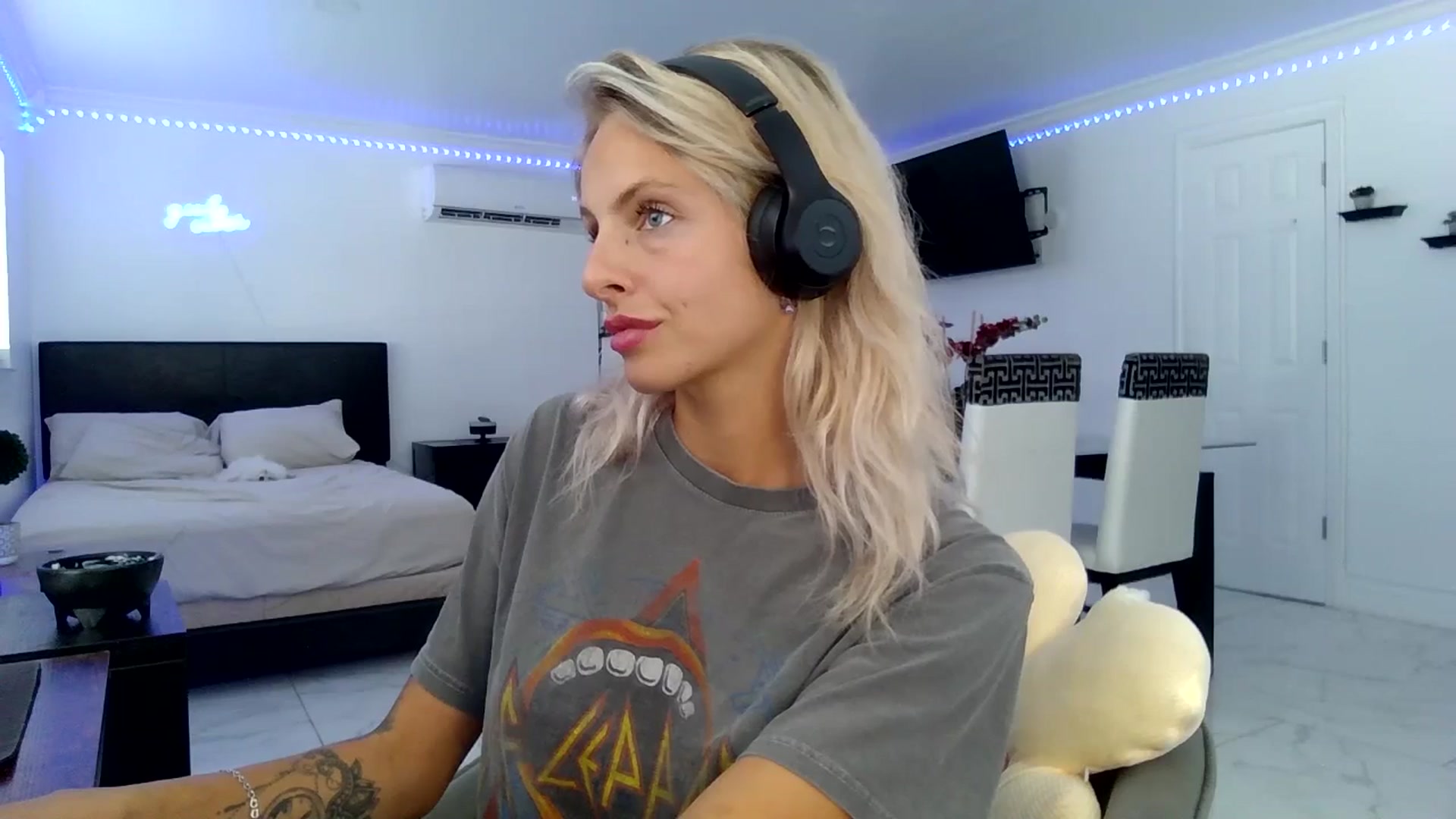 Gallery image thumbnail from Wet_Princess's myfreecams stream on, 06/20/2024, 21:23 image 18 of 20