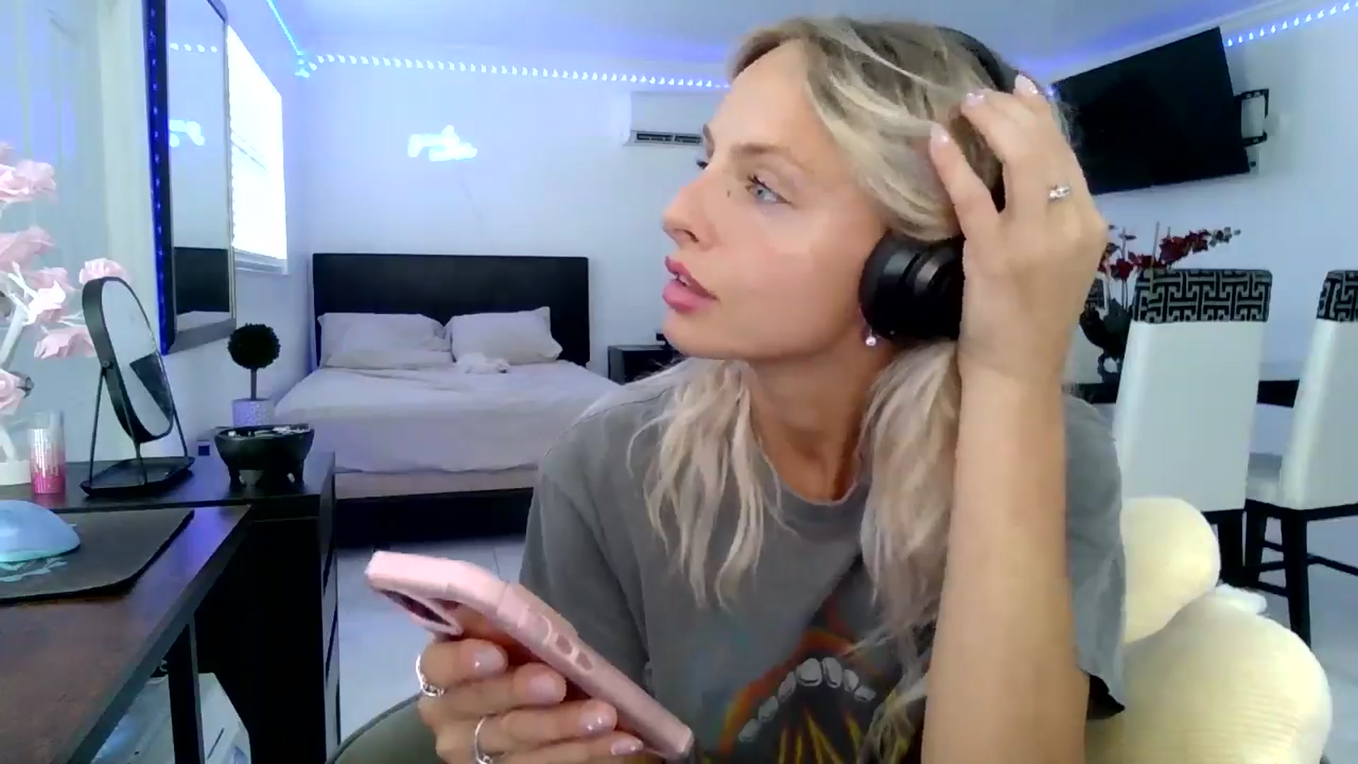 Gallery image thumbnail from Wet_Princess's myfreecams stream on, 06/20/2024, 21:23 image 10 of 20