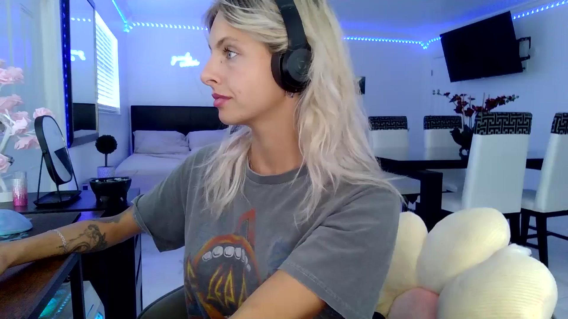 Gallery image thumbnail from Wet_Princess's myfreecams stream on, 06/20/2024, 21:23 image 7 of 20