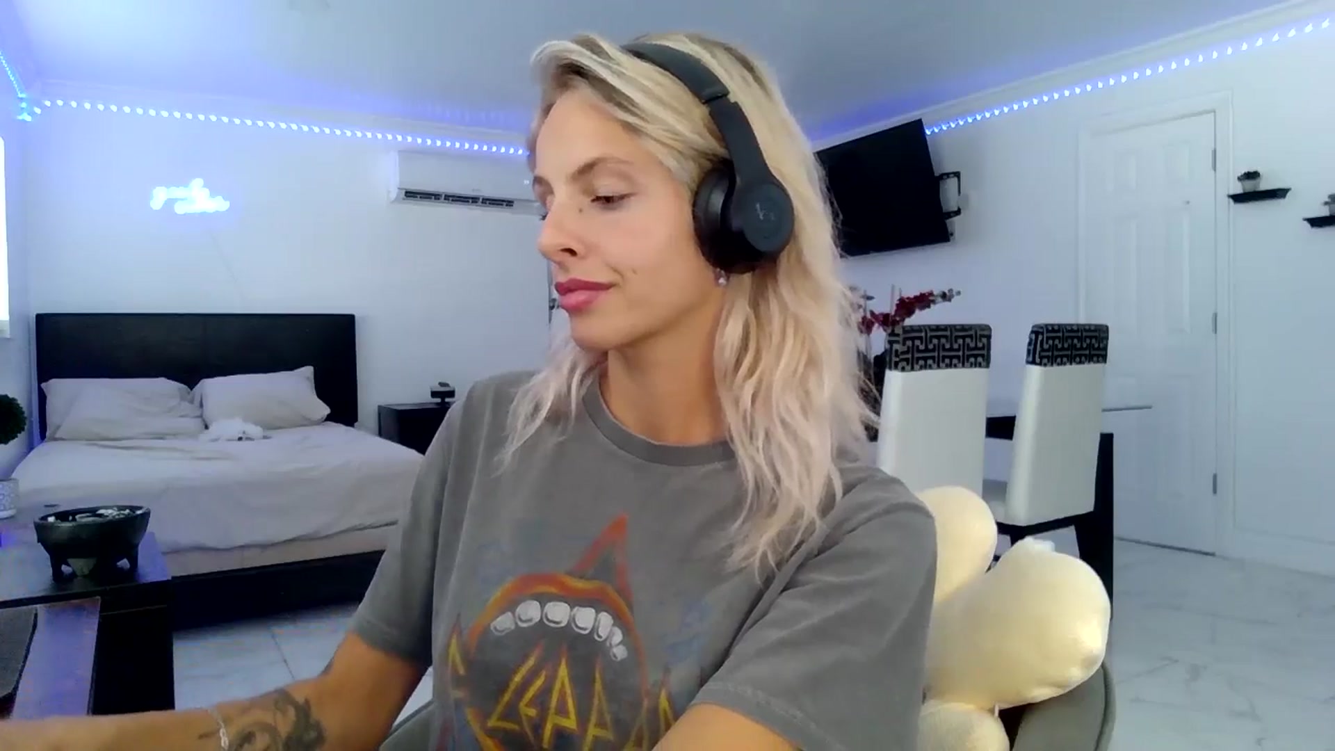 Gallery image thumbnail from Wet_Princess's myfreecams stream on, 06/20/2024, 21:23 image 17 of 20