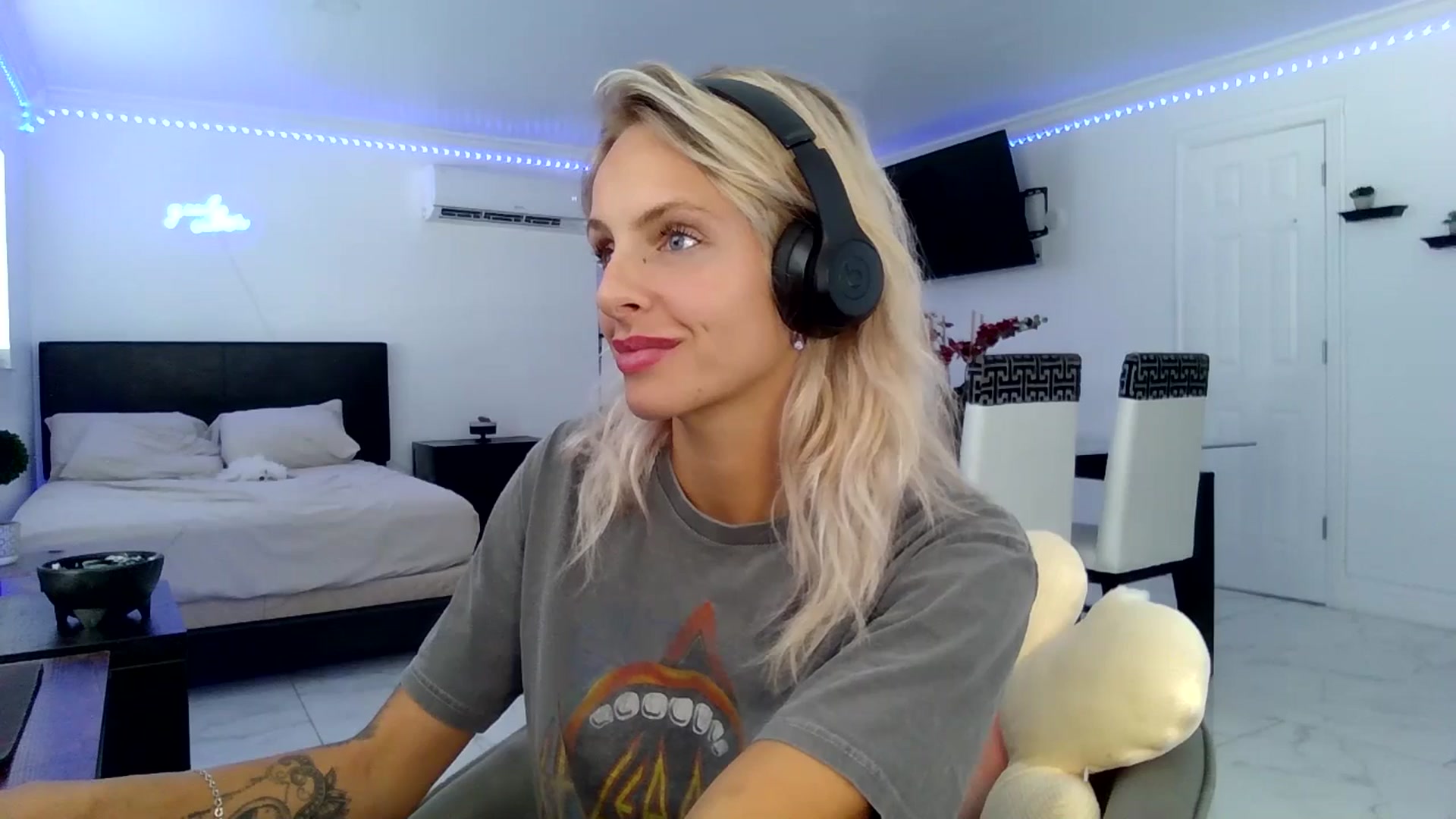 Gallery image thumbnail from Wet_Princess's myfreecams stream on, 06/20/2024, 21:23 image 19 of 20