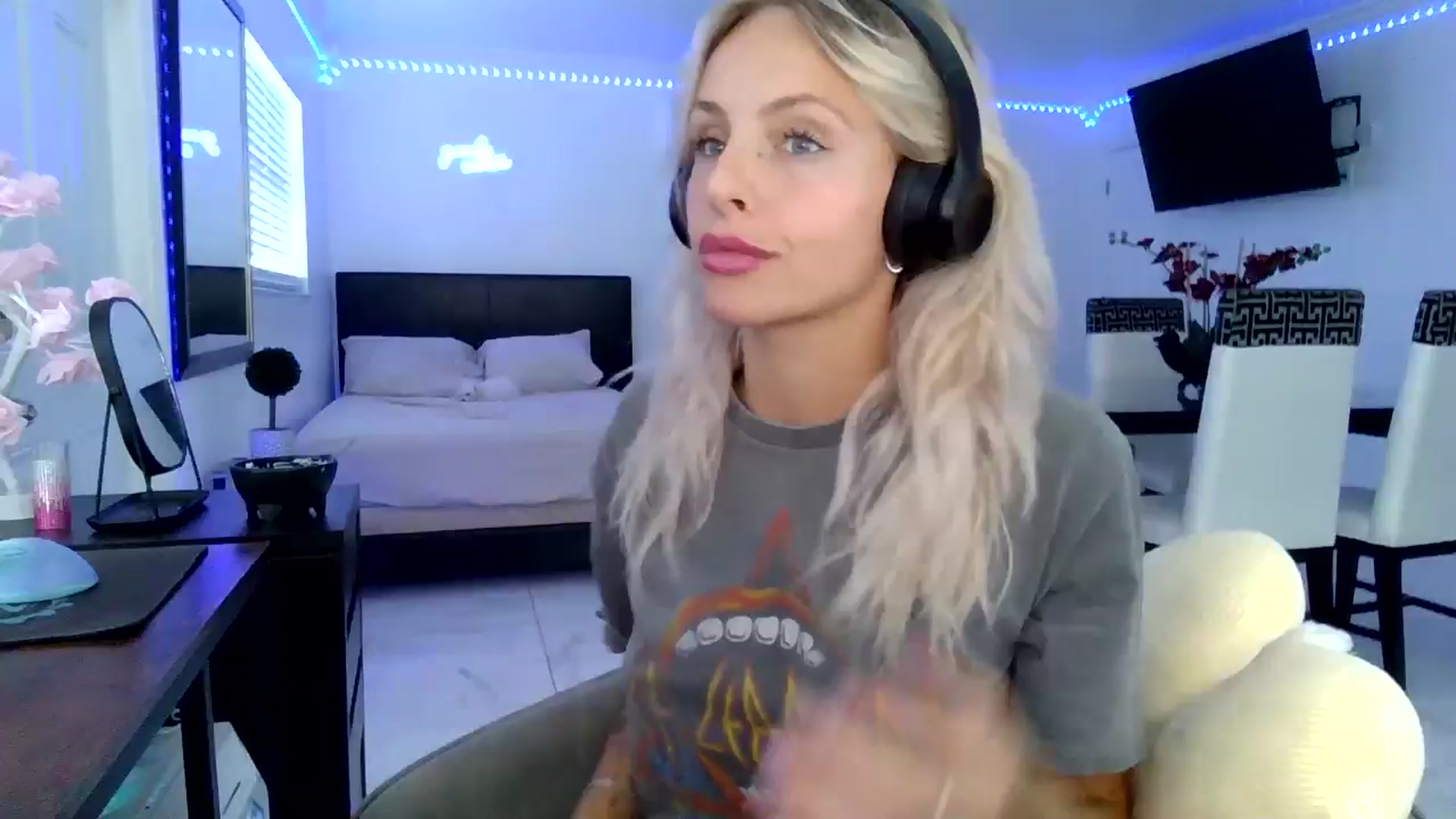 Gallery image thumbnail from Wet_Princess's myfreecams stream on, 06/20/2024, 21:23 image 1 of 20