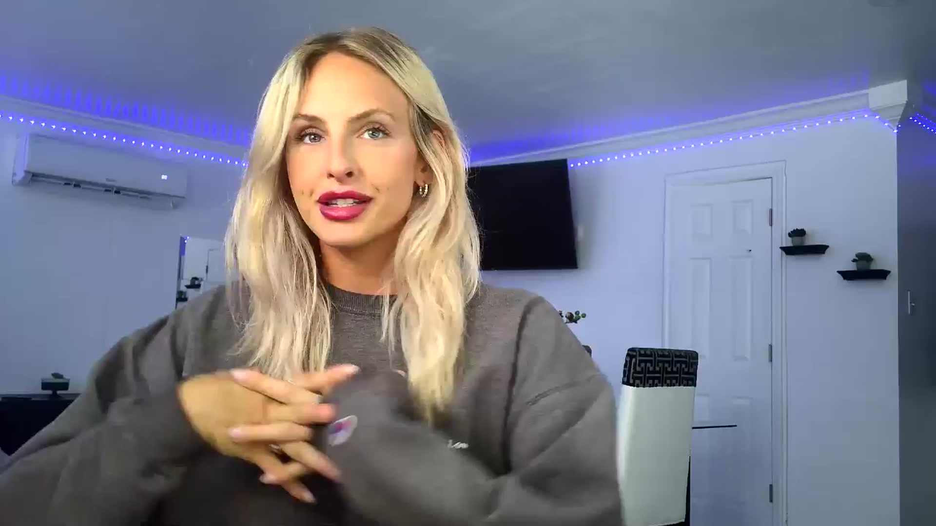 Gallery image thumbnail from Wet_Princess's myfreecams stream on, 06/22/2024, 19:57 image 14 of 20
