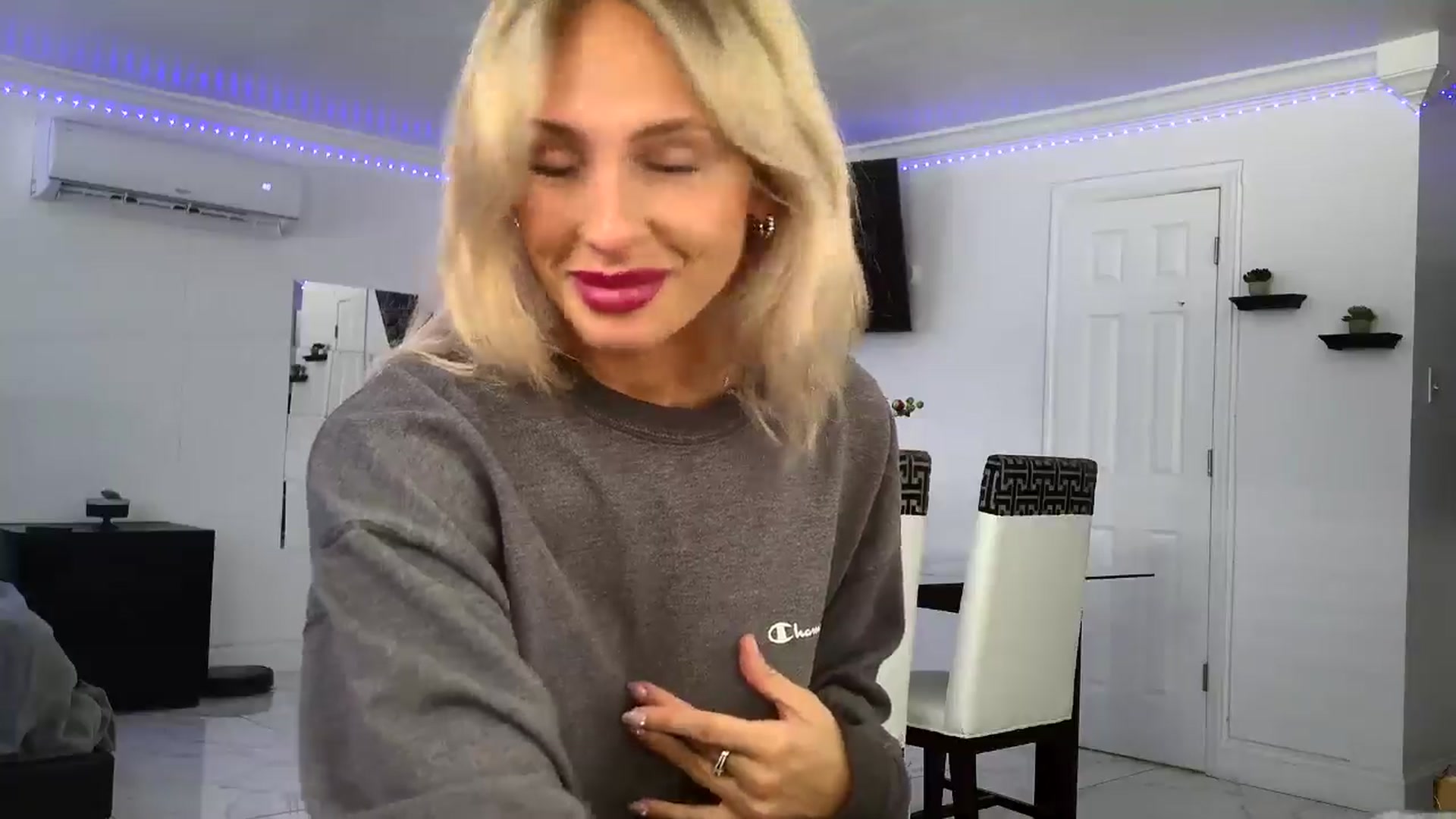 Gallery image thumbnail from Wet_Princess's myfreecams stream on, 06/22/2024, 19:57 image 16 of 20
