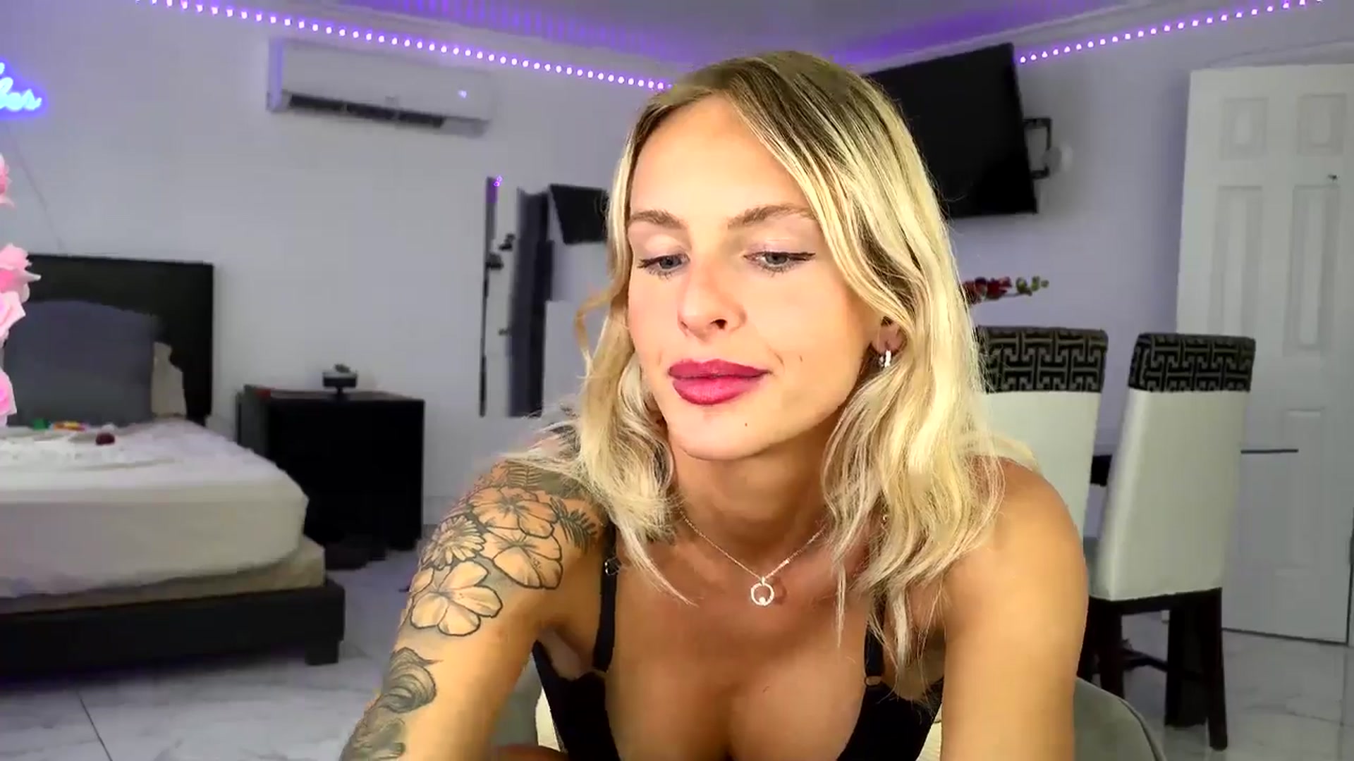 Gallery image thumbnail from Wet_Princess's myfreecams stream on, 06/30/2024, 18:04 image 5 of 20