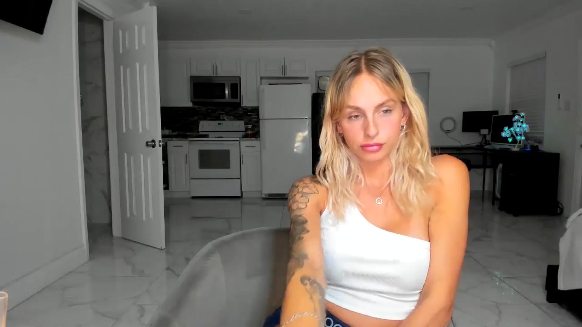 Gallery image thumbnail from Wet_Princess's myfreecams stream on, 07/04/2024, 24:48 image 10 of 20