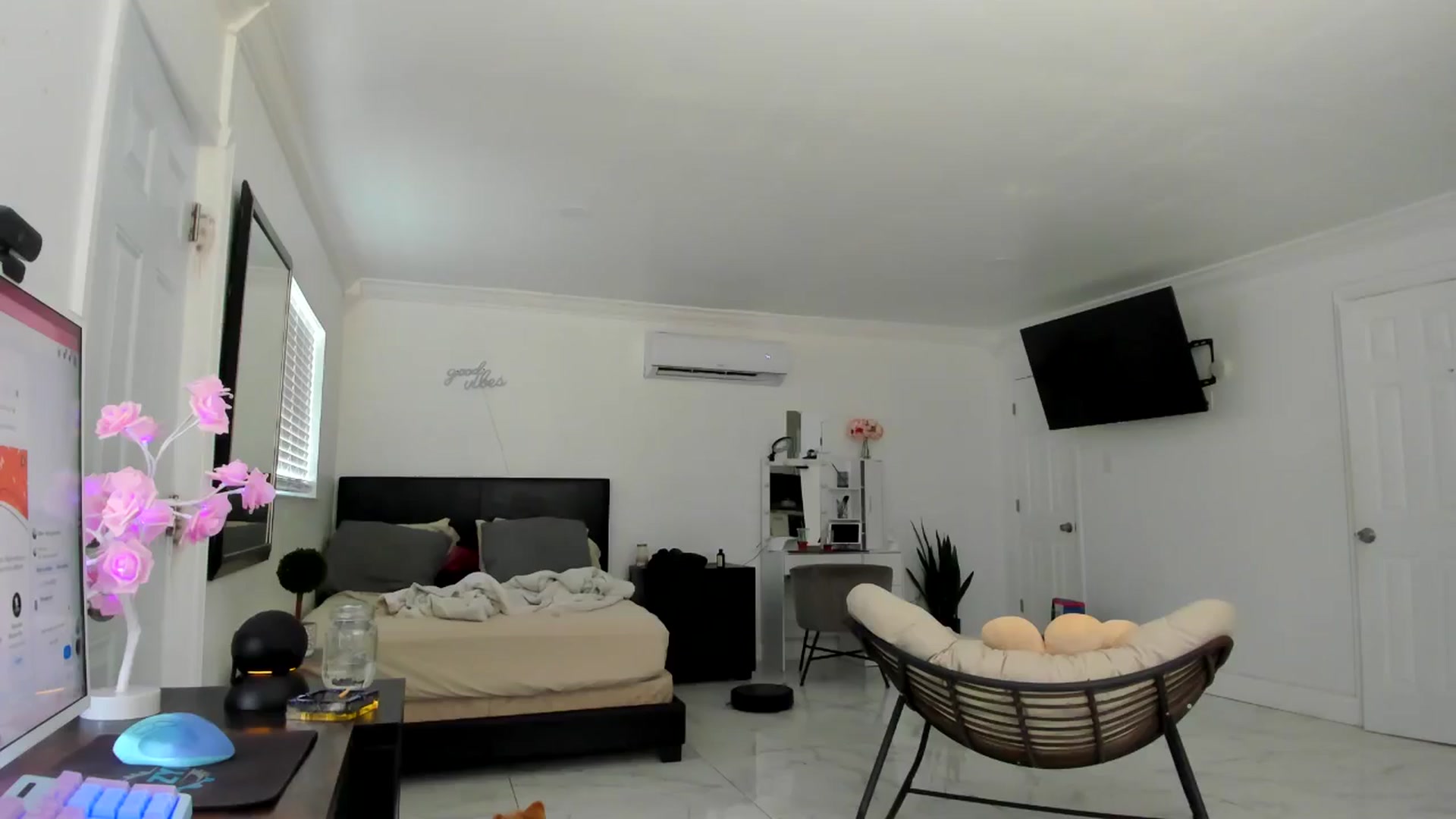 Gallery image thumbnail from Wet_Princess's myfreecams stream on, 07/04/2024, 16:48 image 2 of 20
