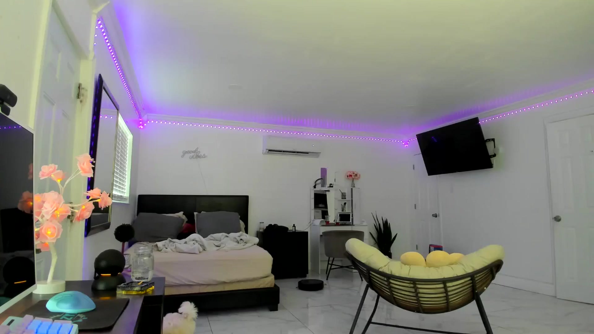 Gallery image thumbnail from Wet_Princess's myfreecams stream on, 07/04/2024, 16:48 image 3 of 20