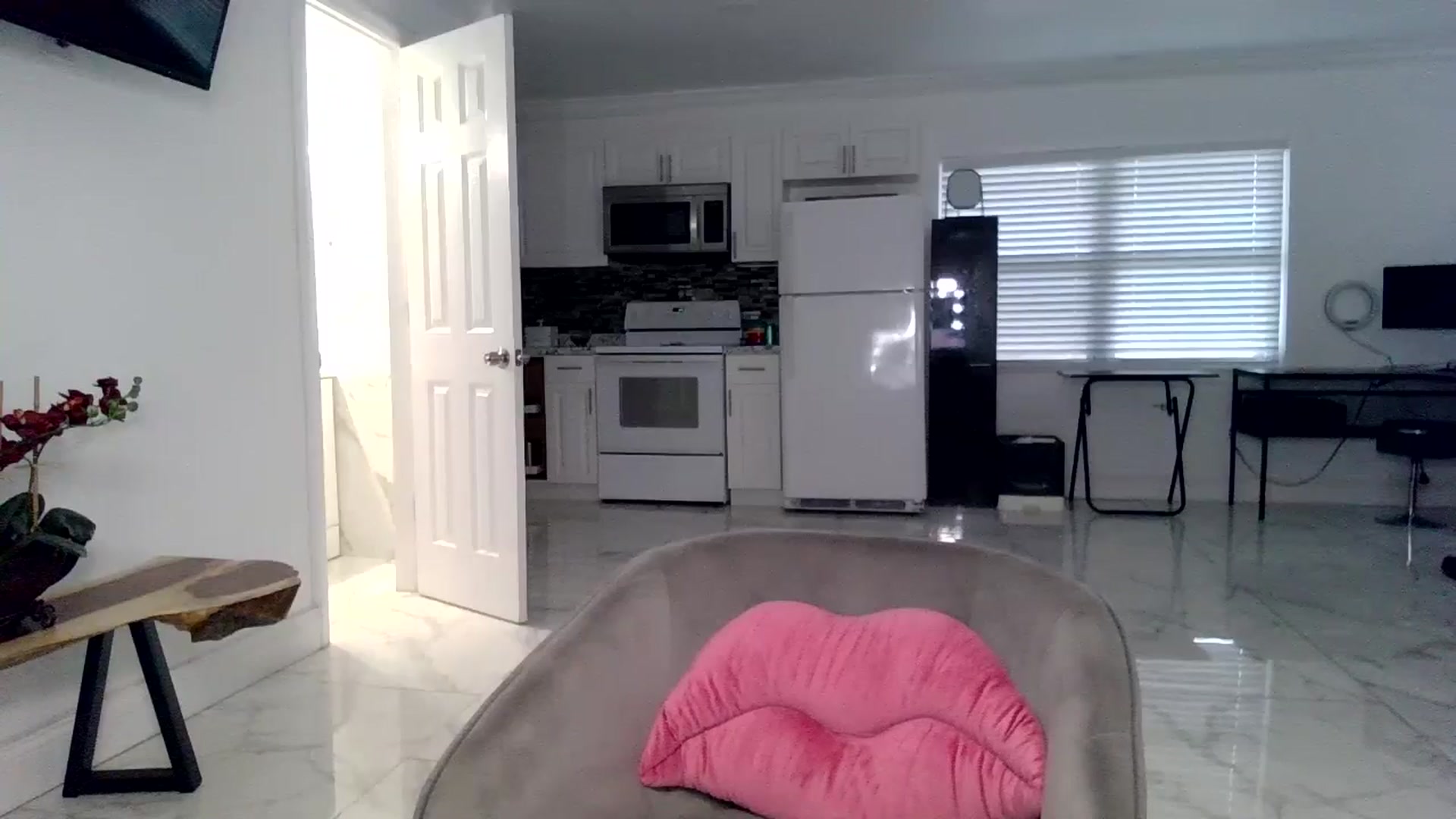 Gallery image thumbnail from Wet_Princess's myfreecams stream on, 07/12/2024, 24:08 image 14 of 20