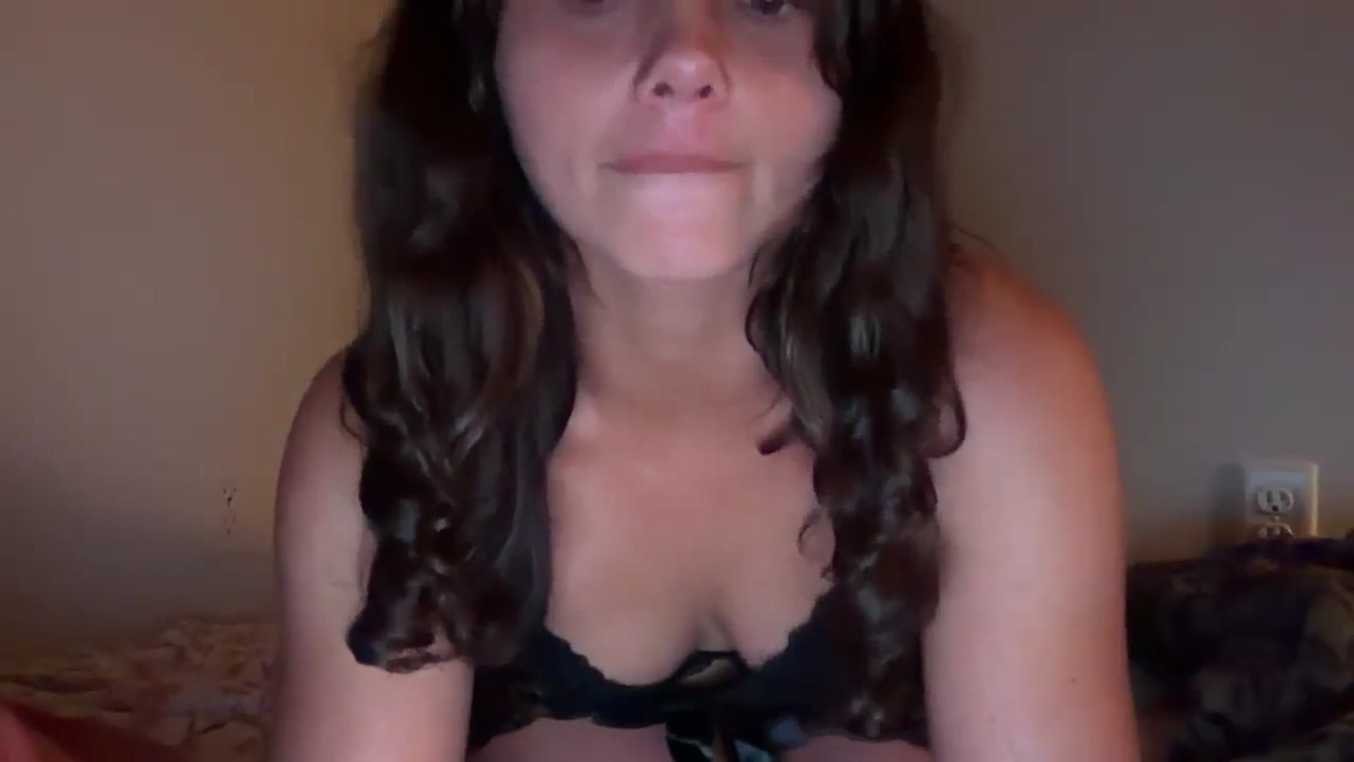 Gallery image thumbnail from Wetangel333's myfreecams stream on, 04/25/2025, 05:38 image 7 of 20