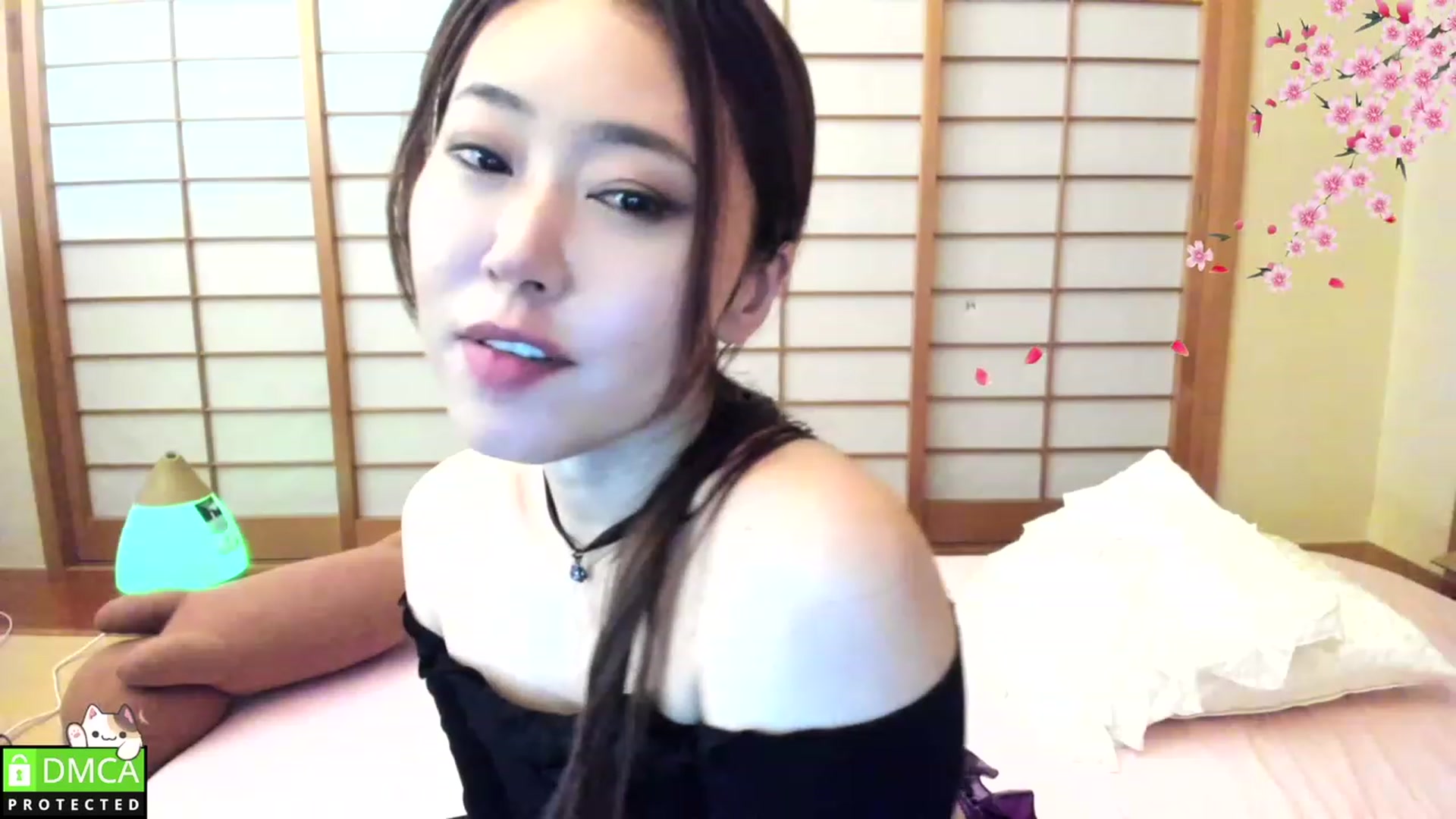 Gallery image thumbnail from WhatIsNanako's myfreecams stream on, 03/12/2023, 12:44 image 14 of 20