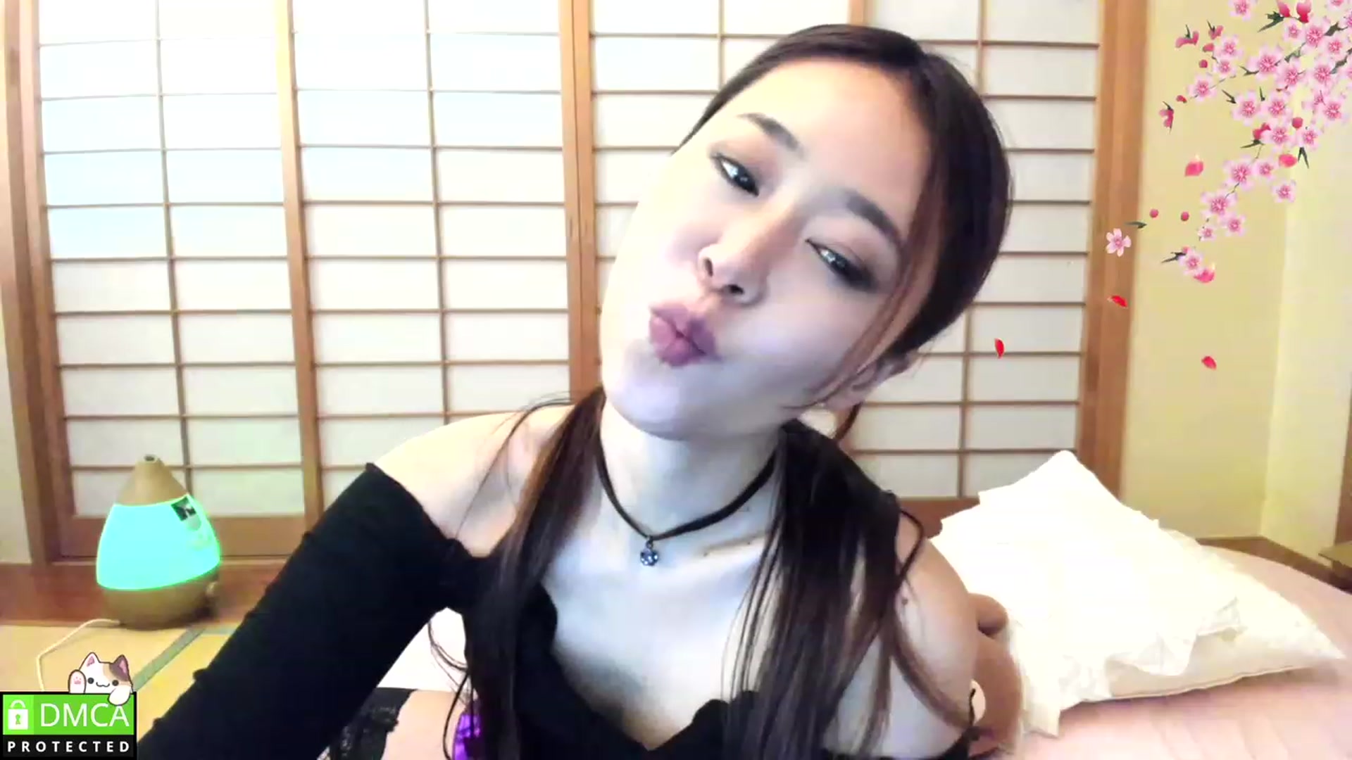 Gallery image thumbnail from WhatIsNanako's myfreecams stream on, 03/12/2023, 12:44 image 7 of 20