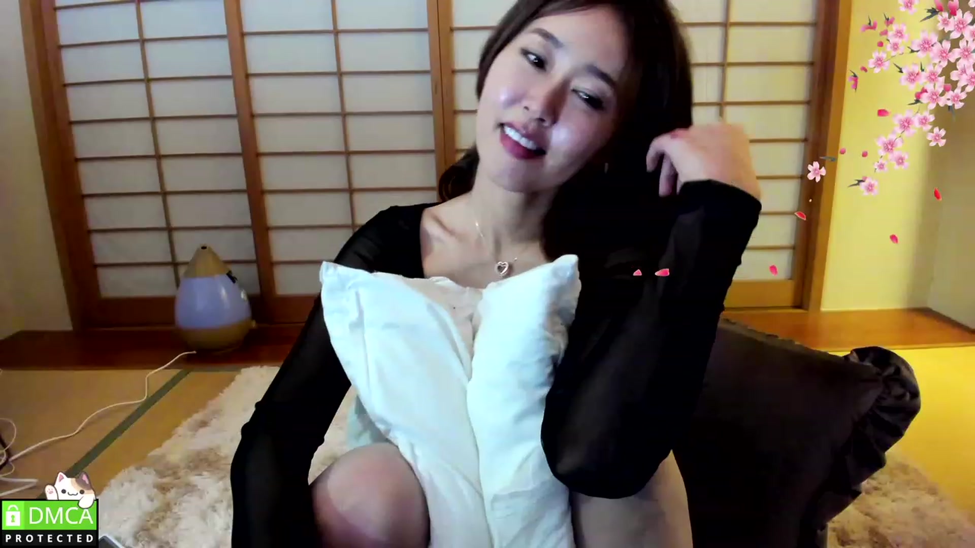 Gallery image thumbnail from WhatIsNanako's myfreecams stream on, 03/25/2023, 11:03 image 18 of 20