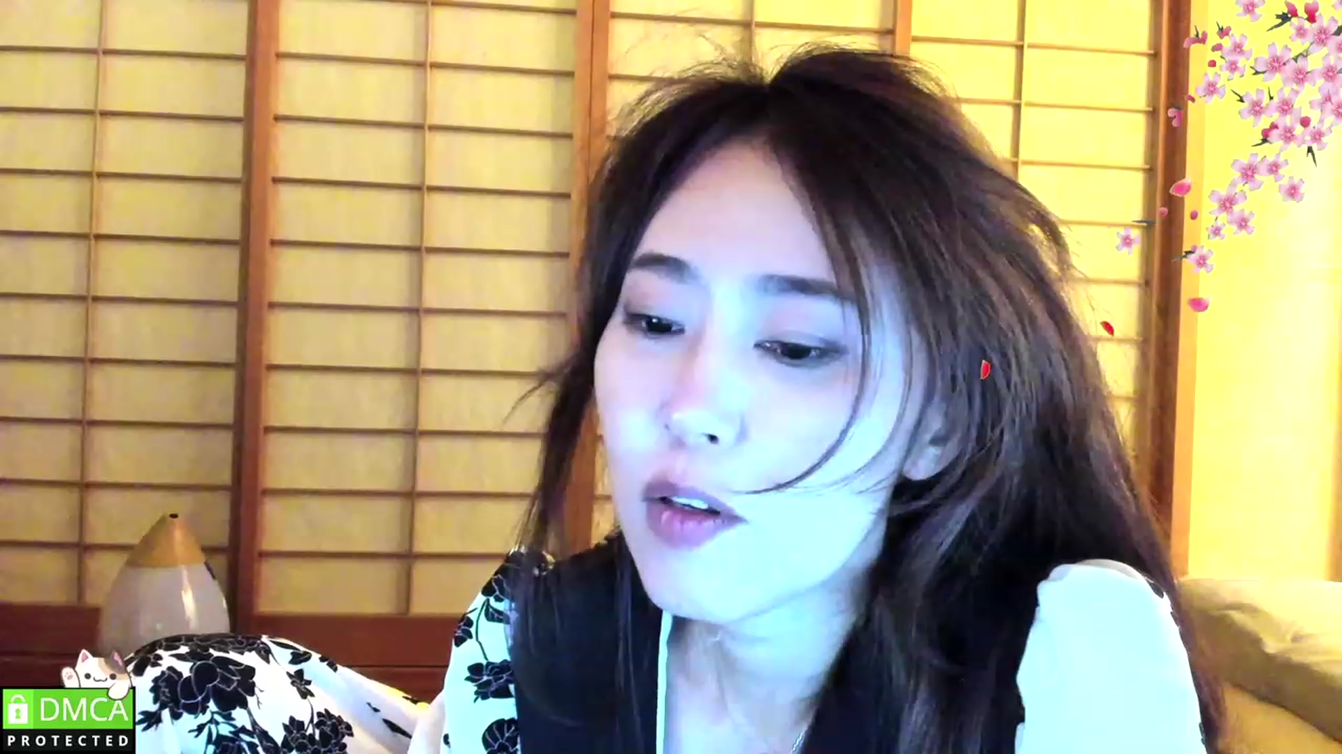 Gallery image thumbnail from WhatIsNanako's myfreecams stream on, 03/26/2023, 11:12 image 18 of 20