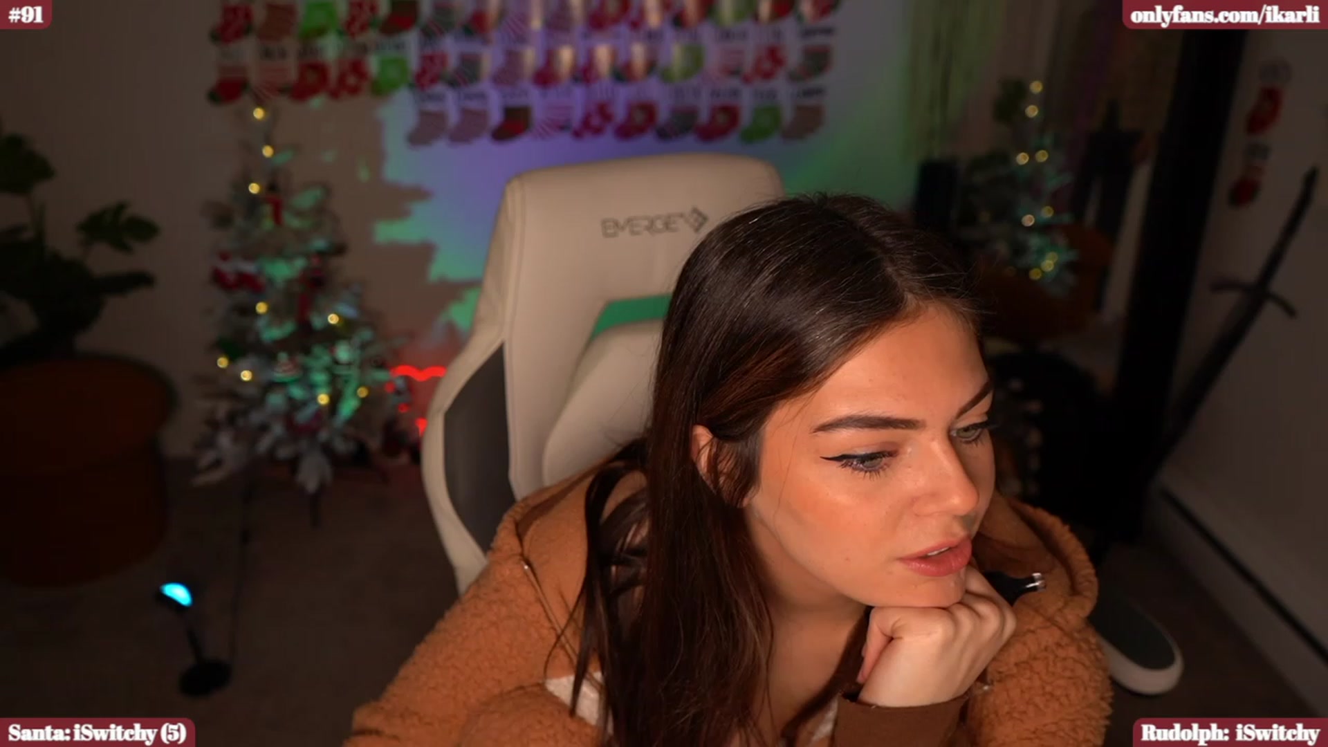 Gallery image thumbnail from WheresMyShirt's myfreecams stream on, 12/20/2023, 03:29 image 19 of 20