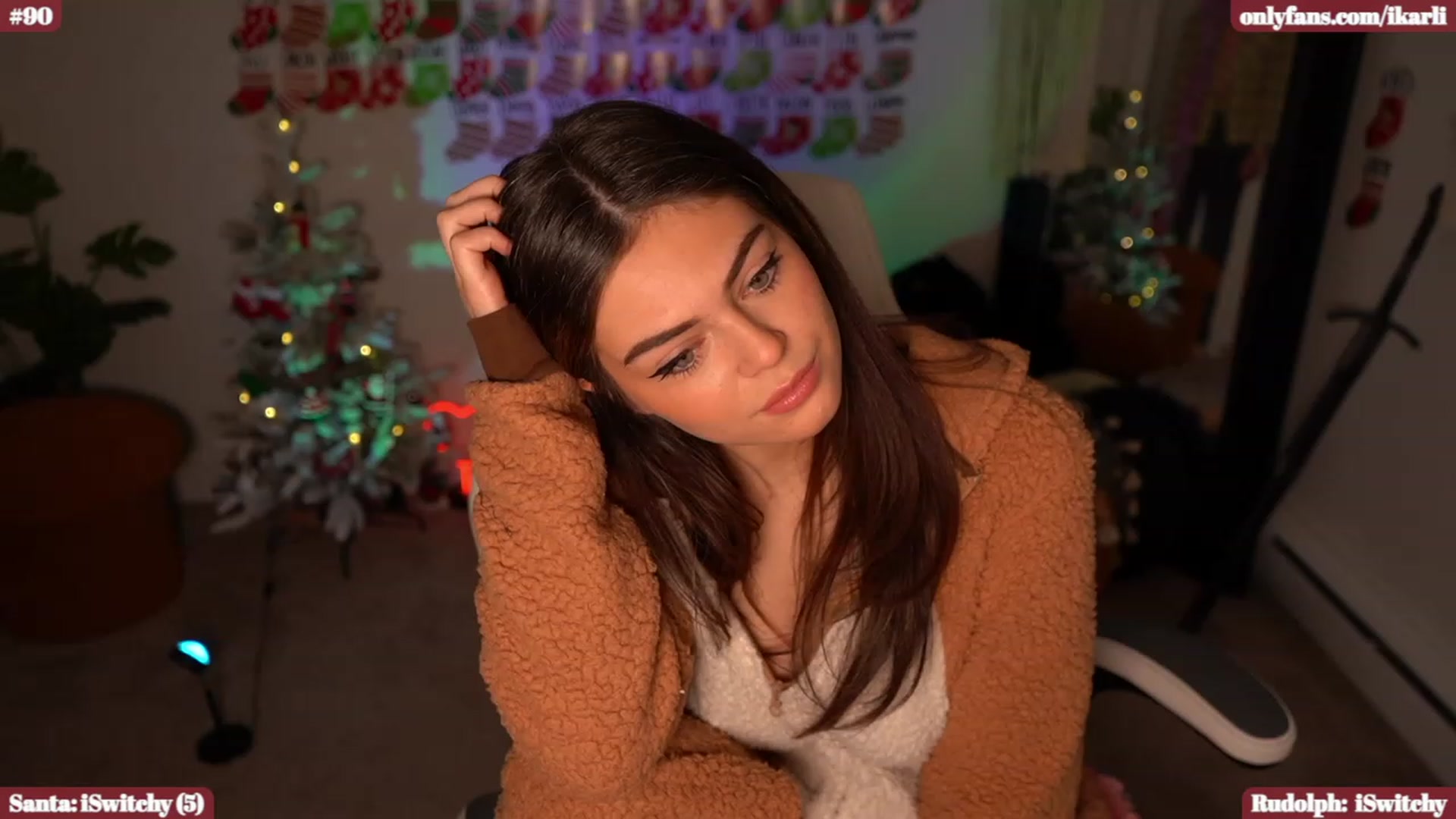 Gallery image thumbnail from WheresMyShirt's myfreecams stream on, 12/20/2023, 03:29 image 12 of 20