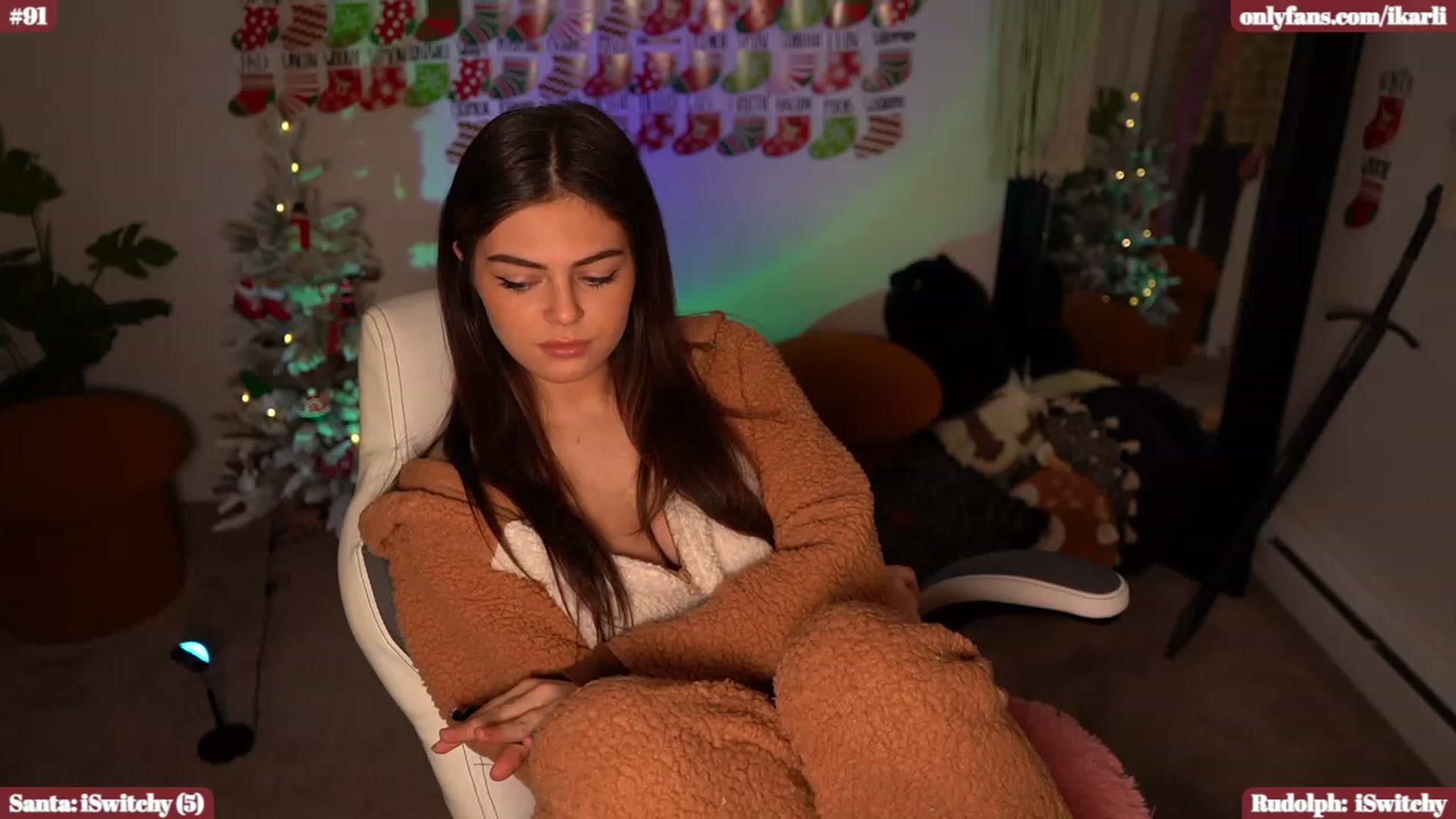 Gallery image thumbnail from WheresMyShirt's myfreecams stream on, 12/20/2023, 03:29 image 18 of 20