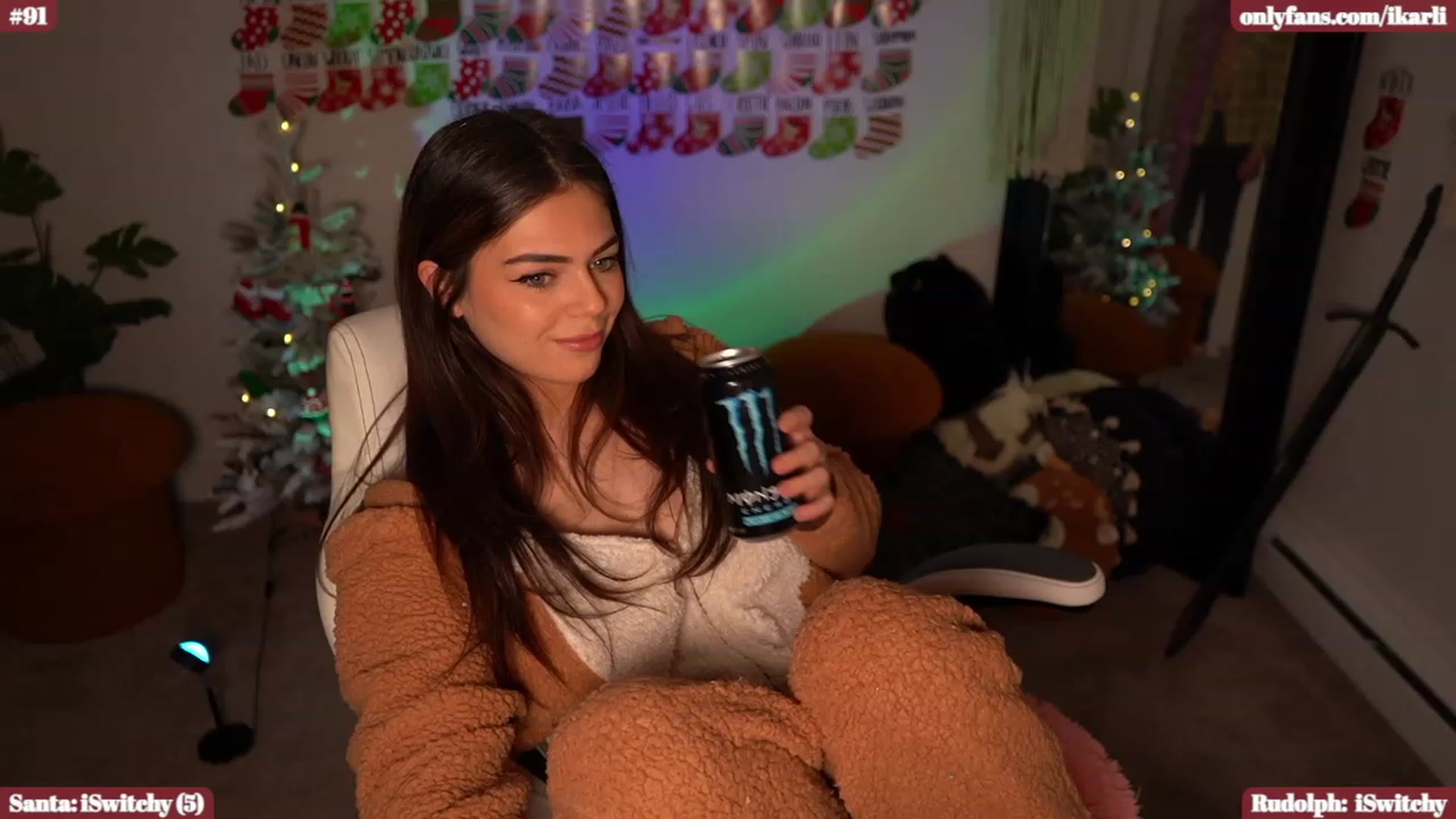 Gallery image thumbnail from WheresMyShirt's myfreecams stream on, 12/20/2023, 03:29 image 16 of 20