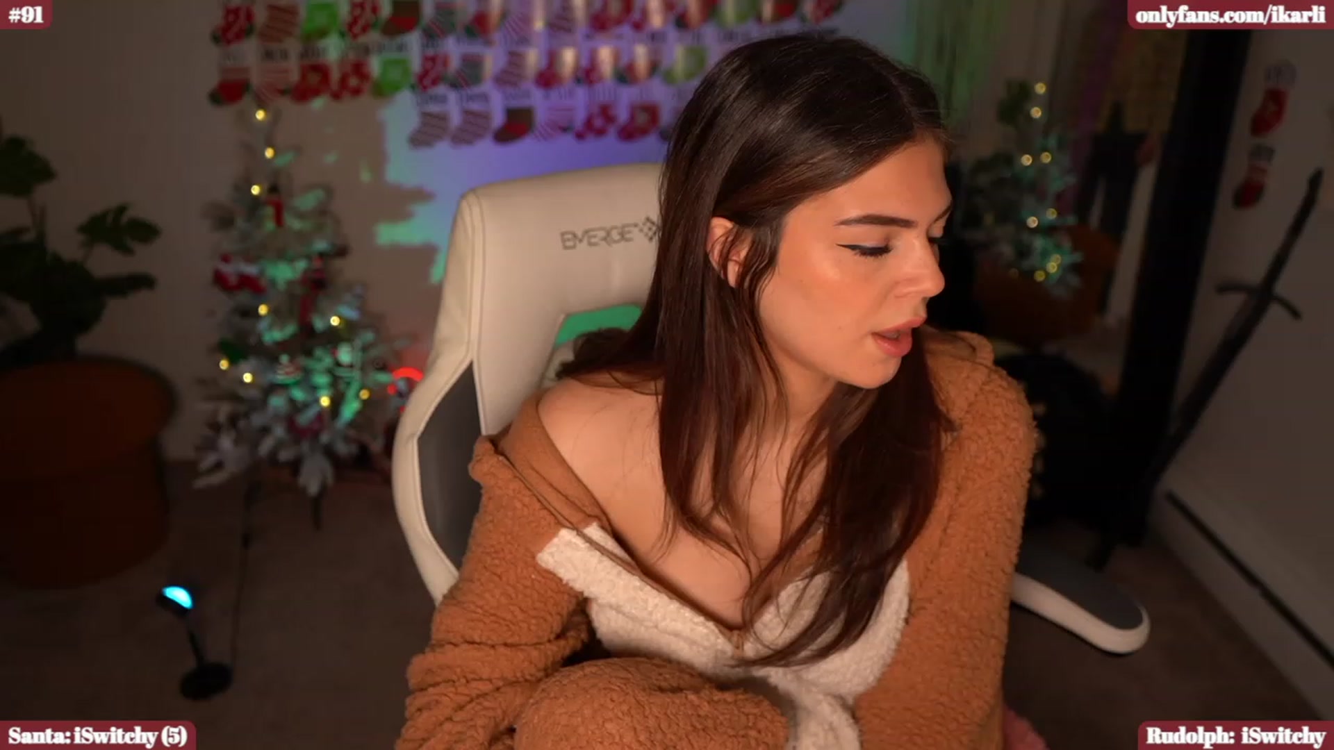 Gallery image thumbnail from WheresMyShirt's myfreecams stream on, 12/20/2023, 03:29 image 14 of 20