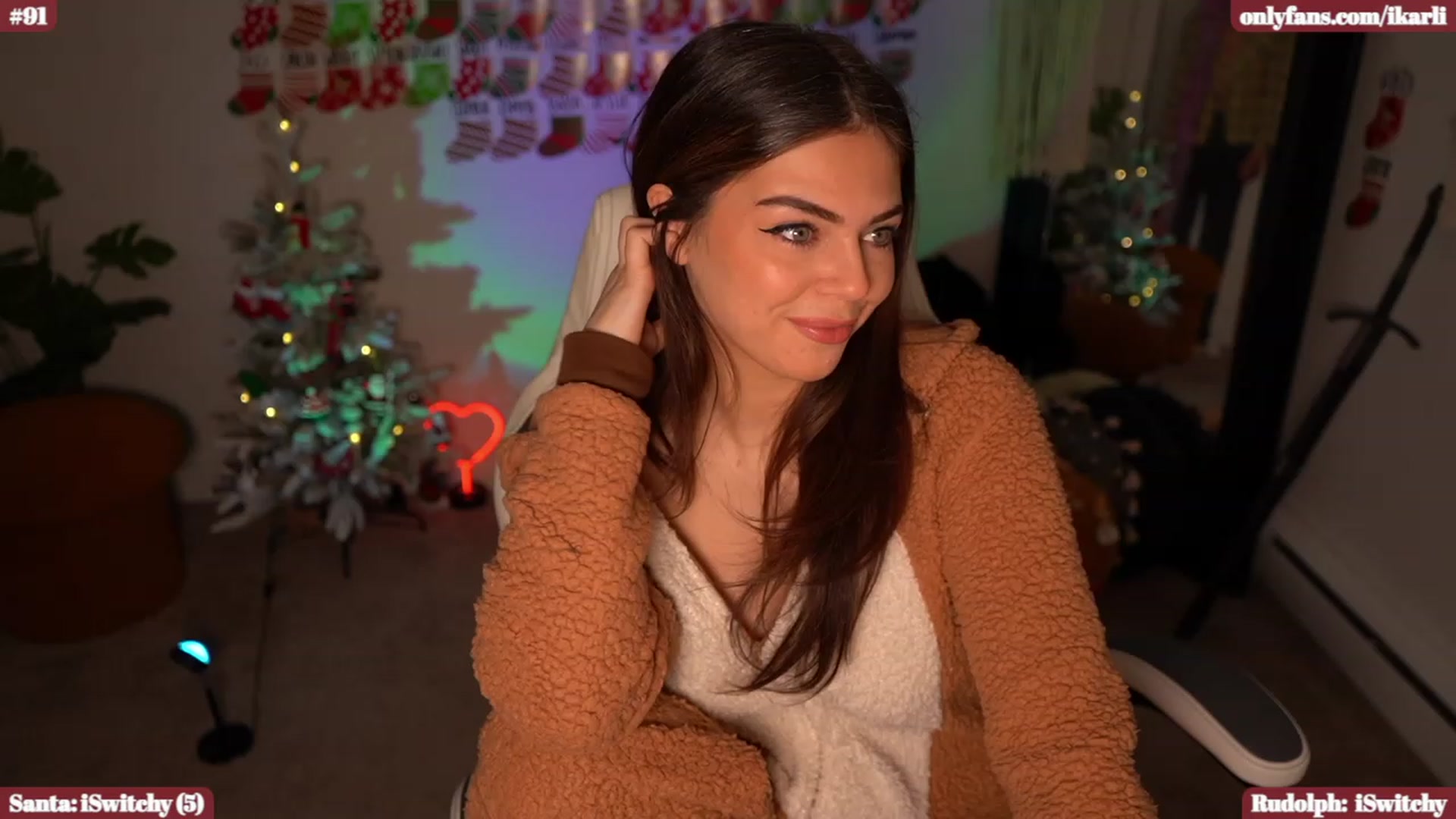 Gallery image thumbnail from WheresMyShirt's myfreecams stream on, 12/20/2023, 03:29 image 15 of 20