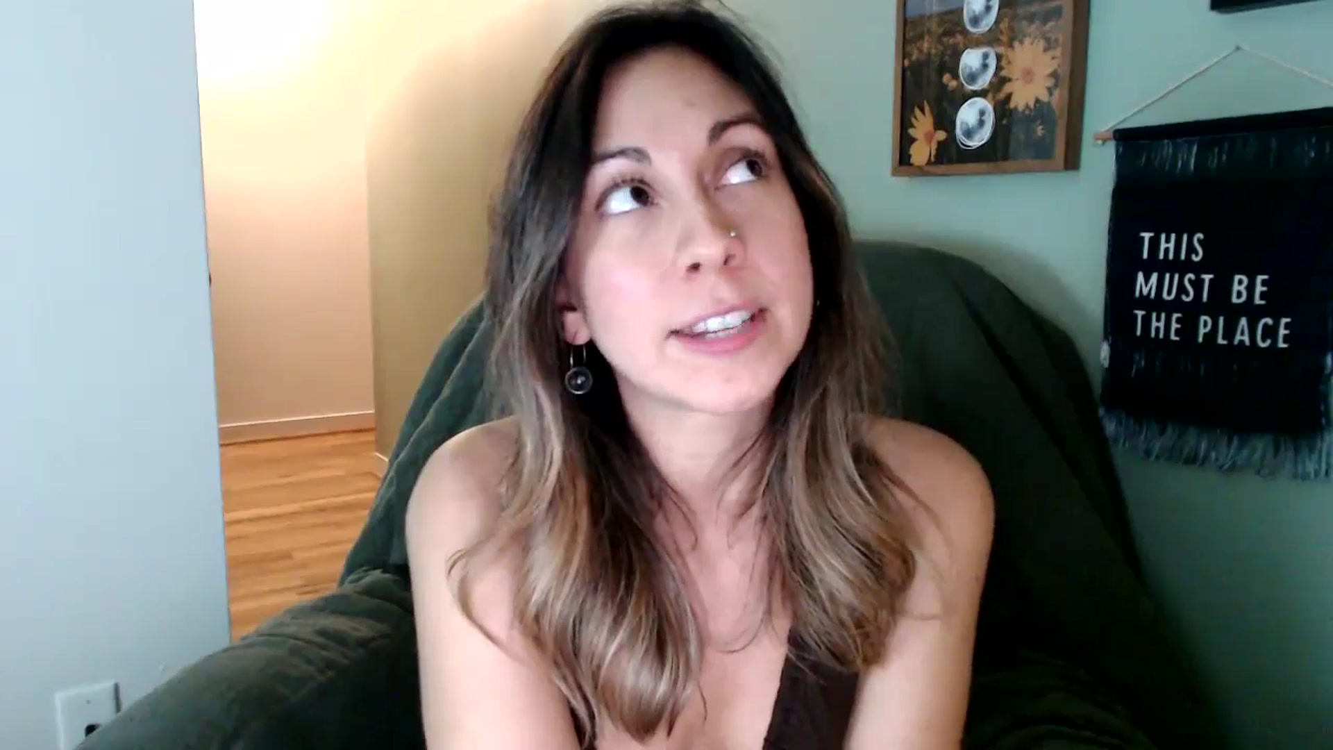Gallery image thumbnail from Wheres_Willow's myfreecams stream on, 10/27/2023, 07:09 image 7 of 20