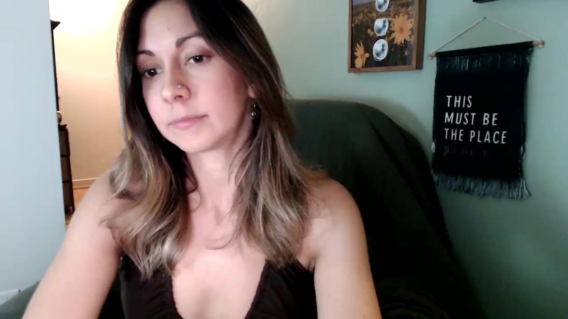 Gallery image thumbnail from Wheres_Willow's myfreecams stream on, 10/27/2023, 07:09 image 6 of 20