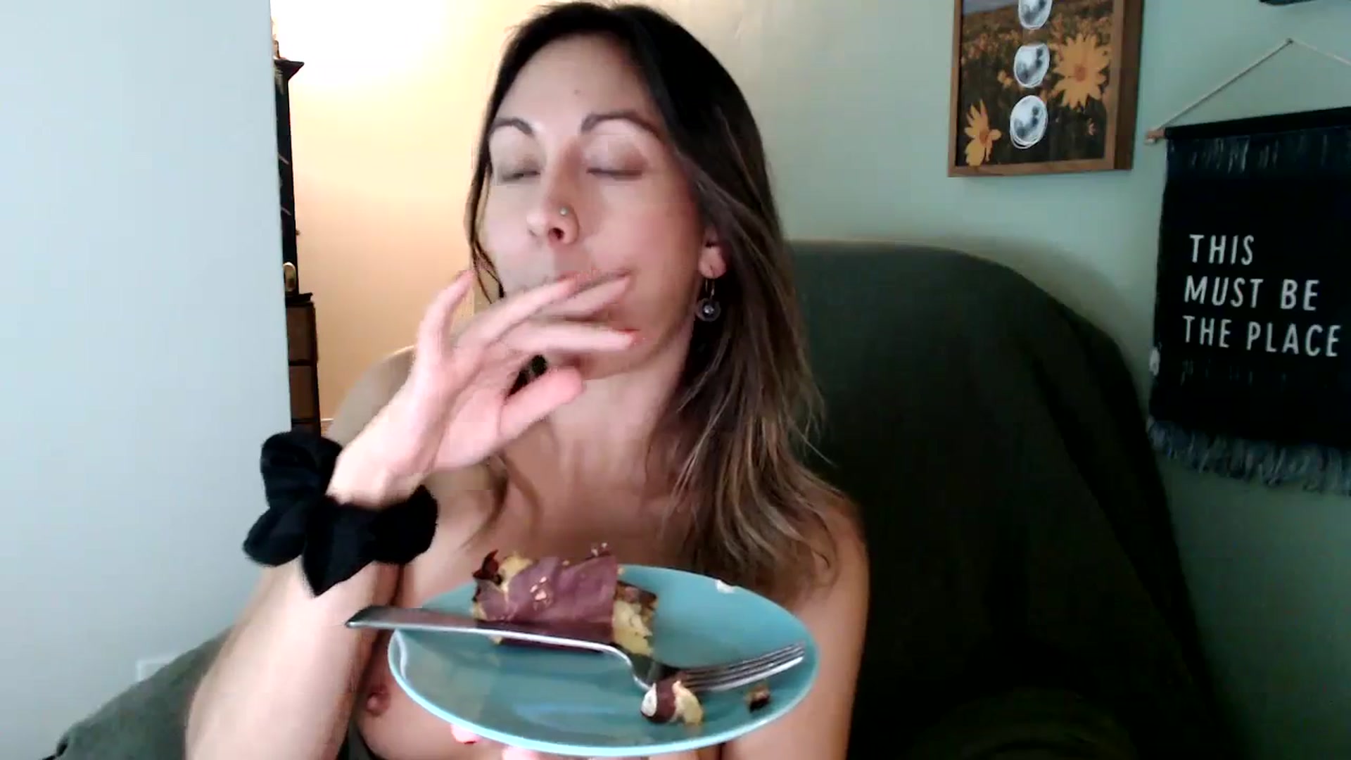Gallery image thumbnail from Wheres_Willow's myfreecams stream on, 10/27/2023, 07:09 image 19 of 20