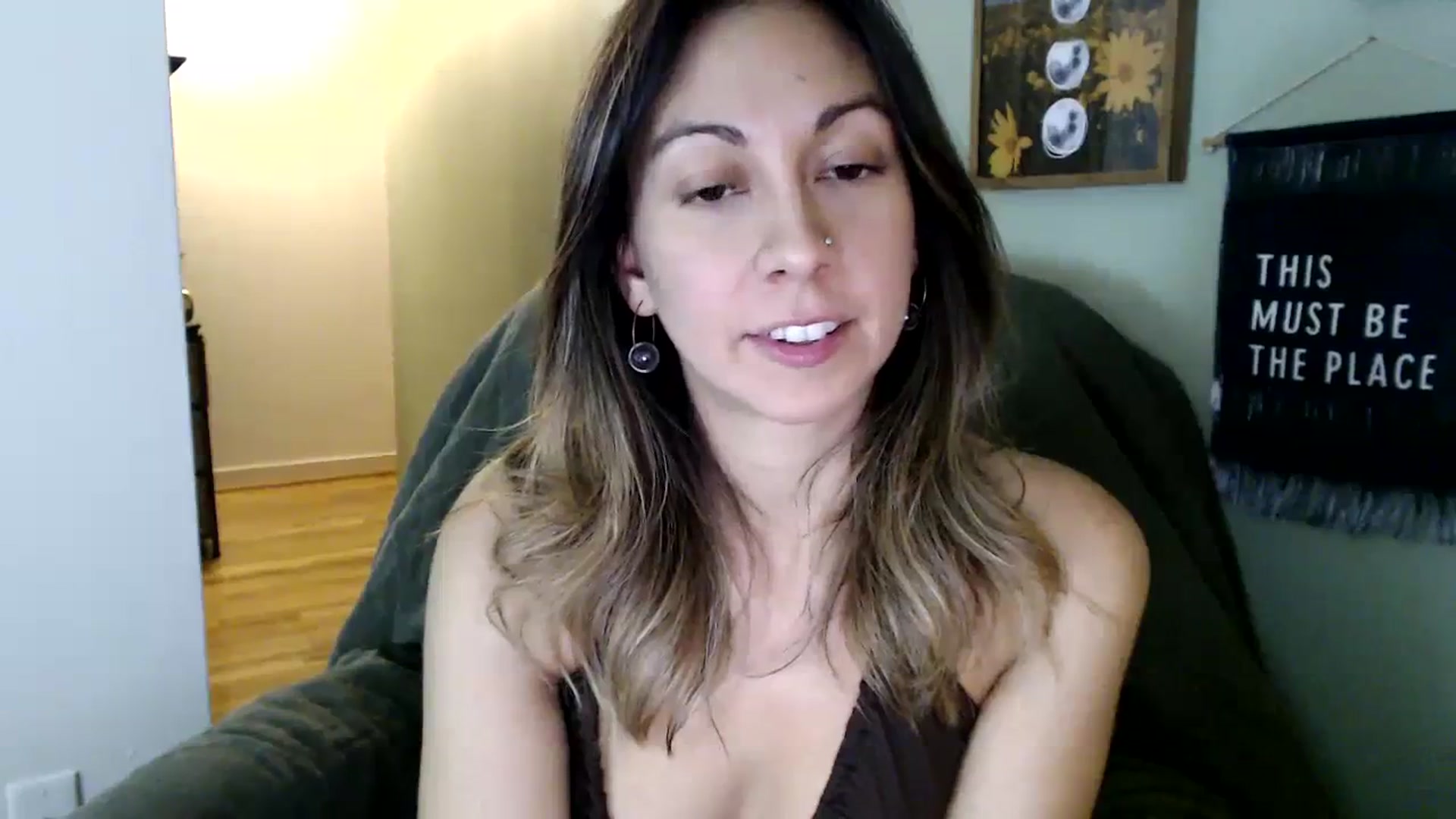 Gallery image thumbnail from Wheres_Willow's myfreecams stream on, 10/27/2023, 07:09 image 9 of 20
